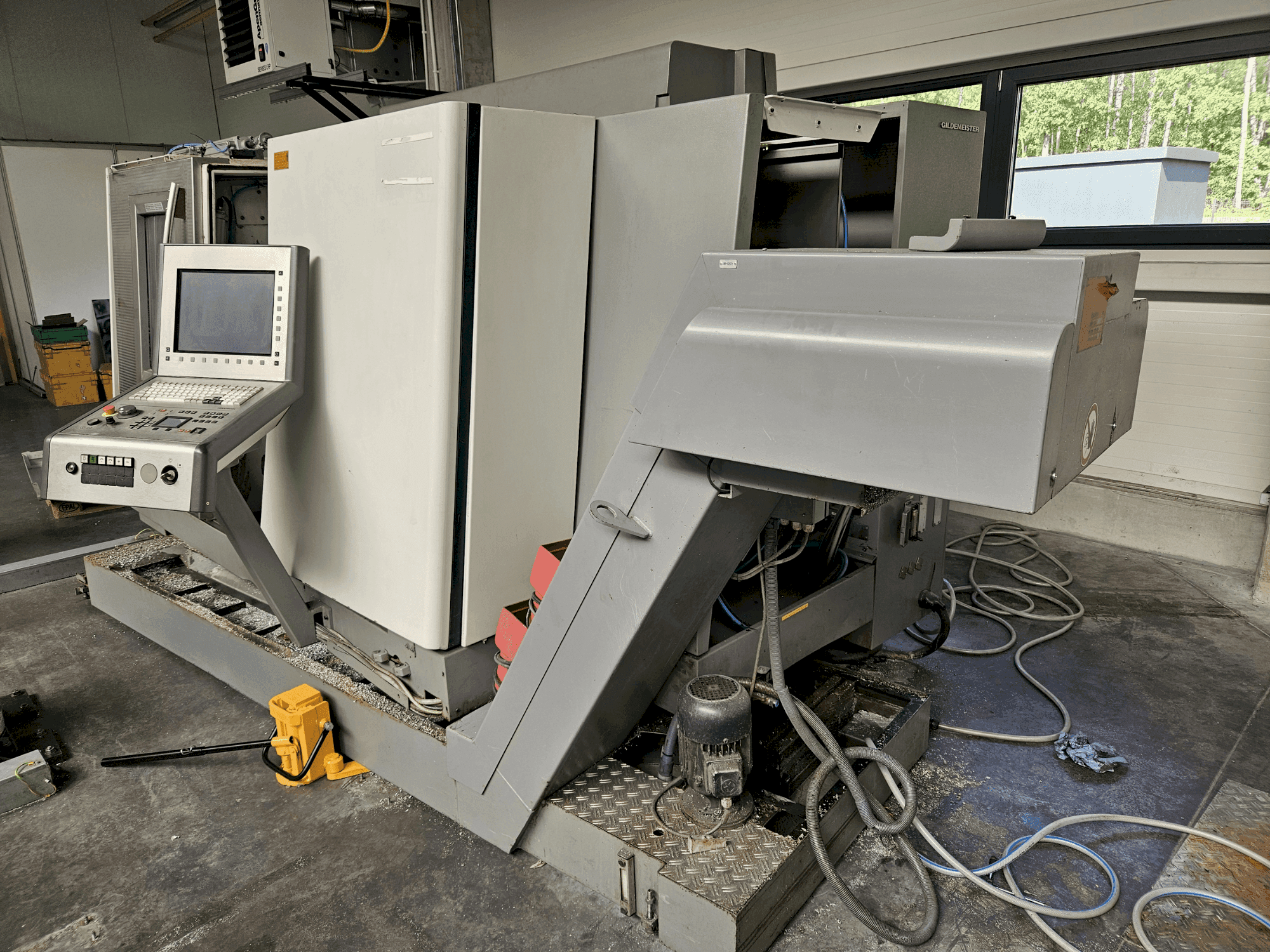 Masina Gildemeister CTX 420 Linear eestvaade