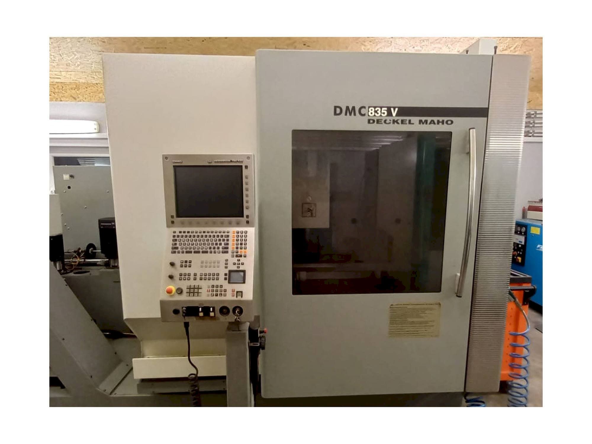 Masina DMG Deckel Maho DMC 835 V eestvaade