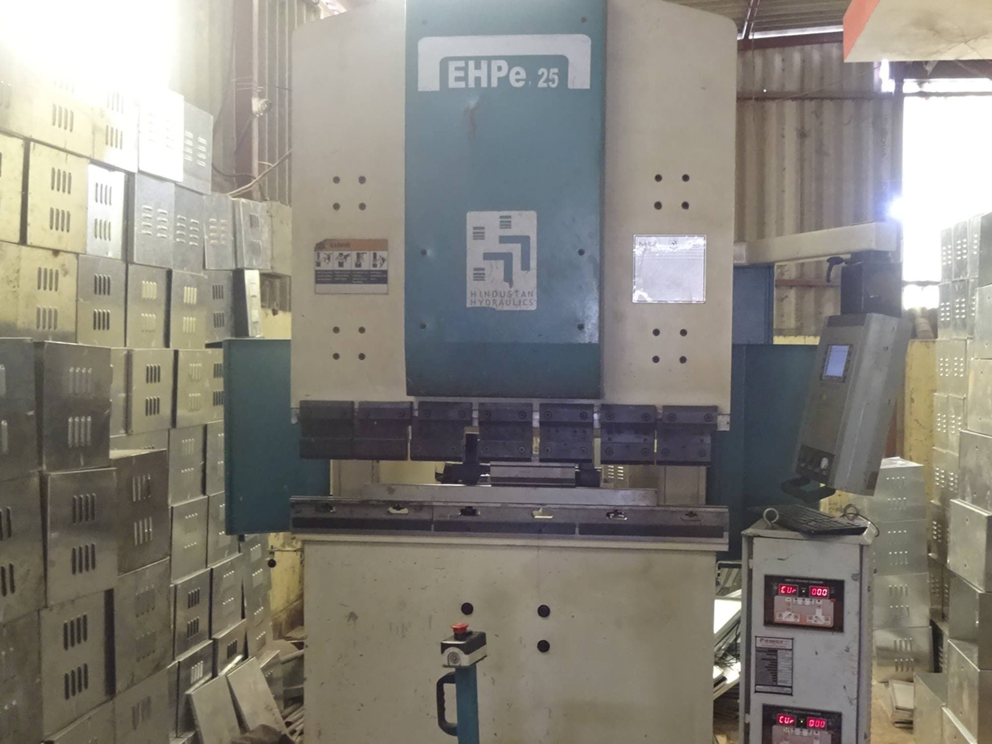 Masina Hindustan Hydraulics EHPe 25 eestvaade
