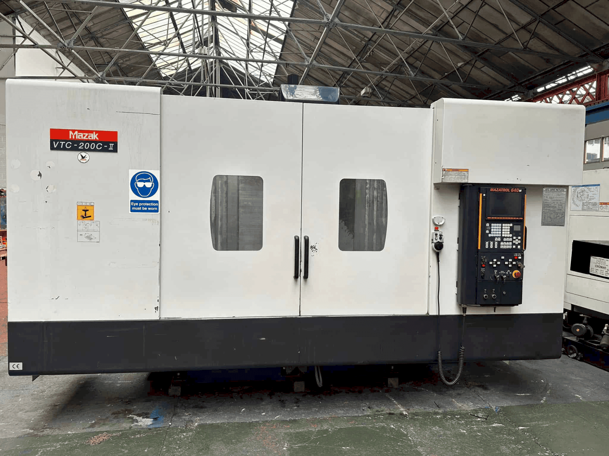Masina Mazak VTC - 200C eestvaade