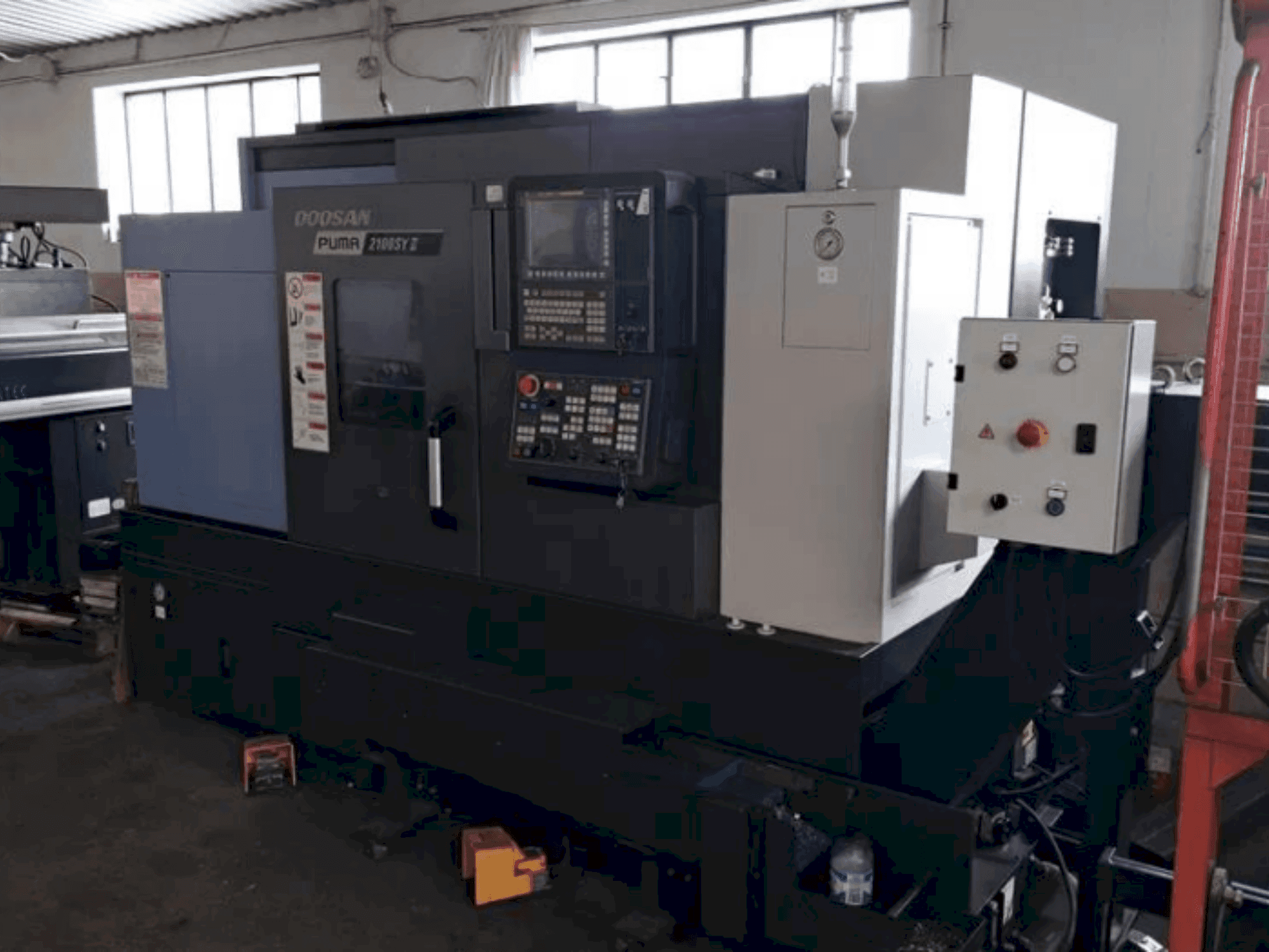 Masina DOOSAN PUMA 2100 SY II eestvaade