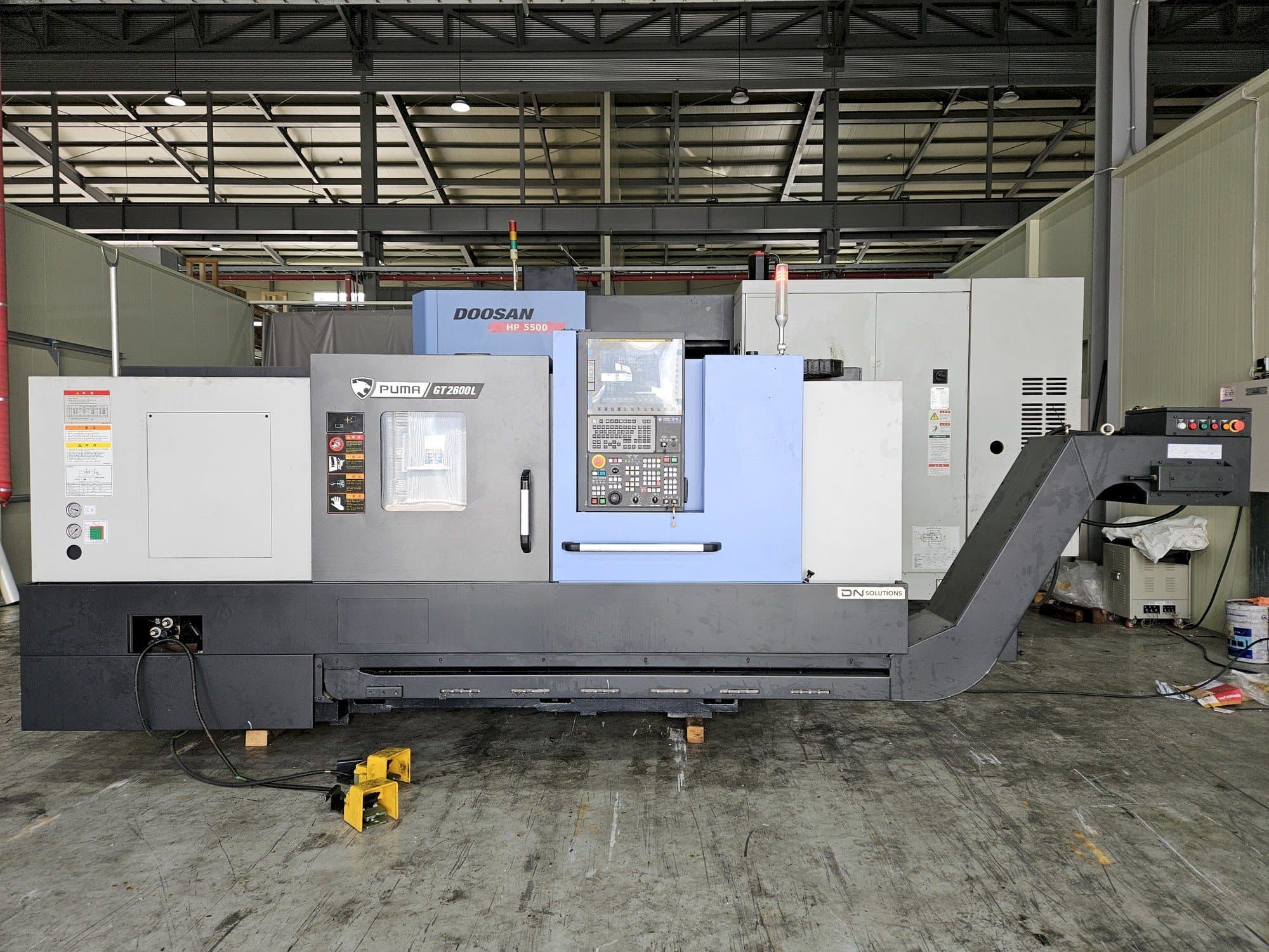Masina DN SOLUTIONS PUMA GT2600L eestvaade