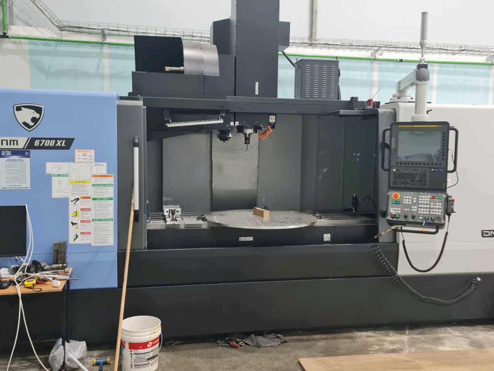 Masina Doosan DNM 6700 XL eestvaade