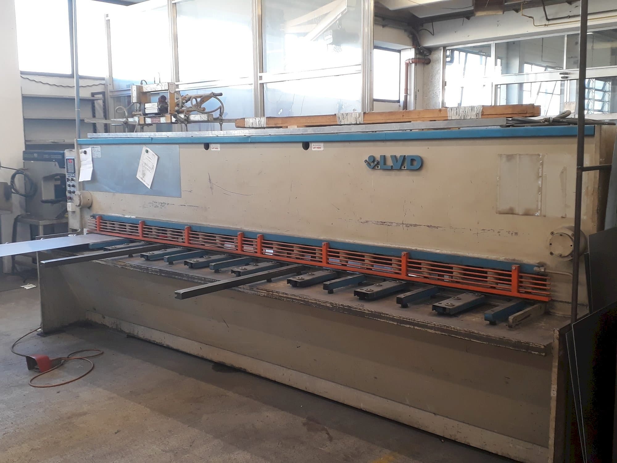 Masina LVD HST 40/6 eestvaade