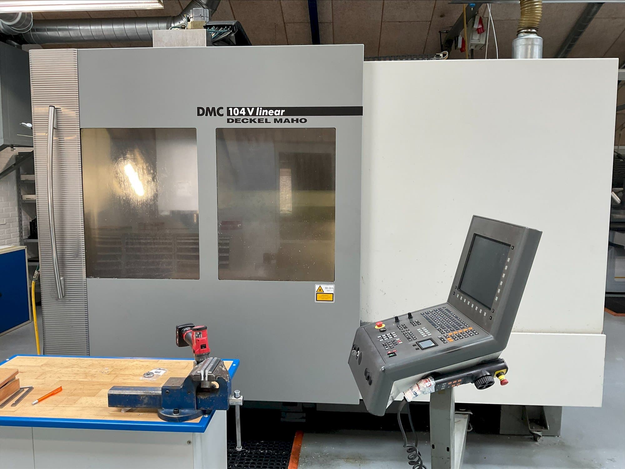 Masina DMG MORI DMC 104V linear eestvaade
