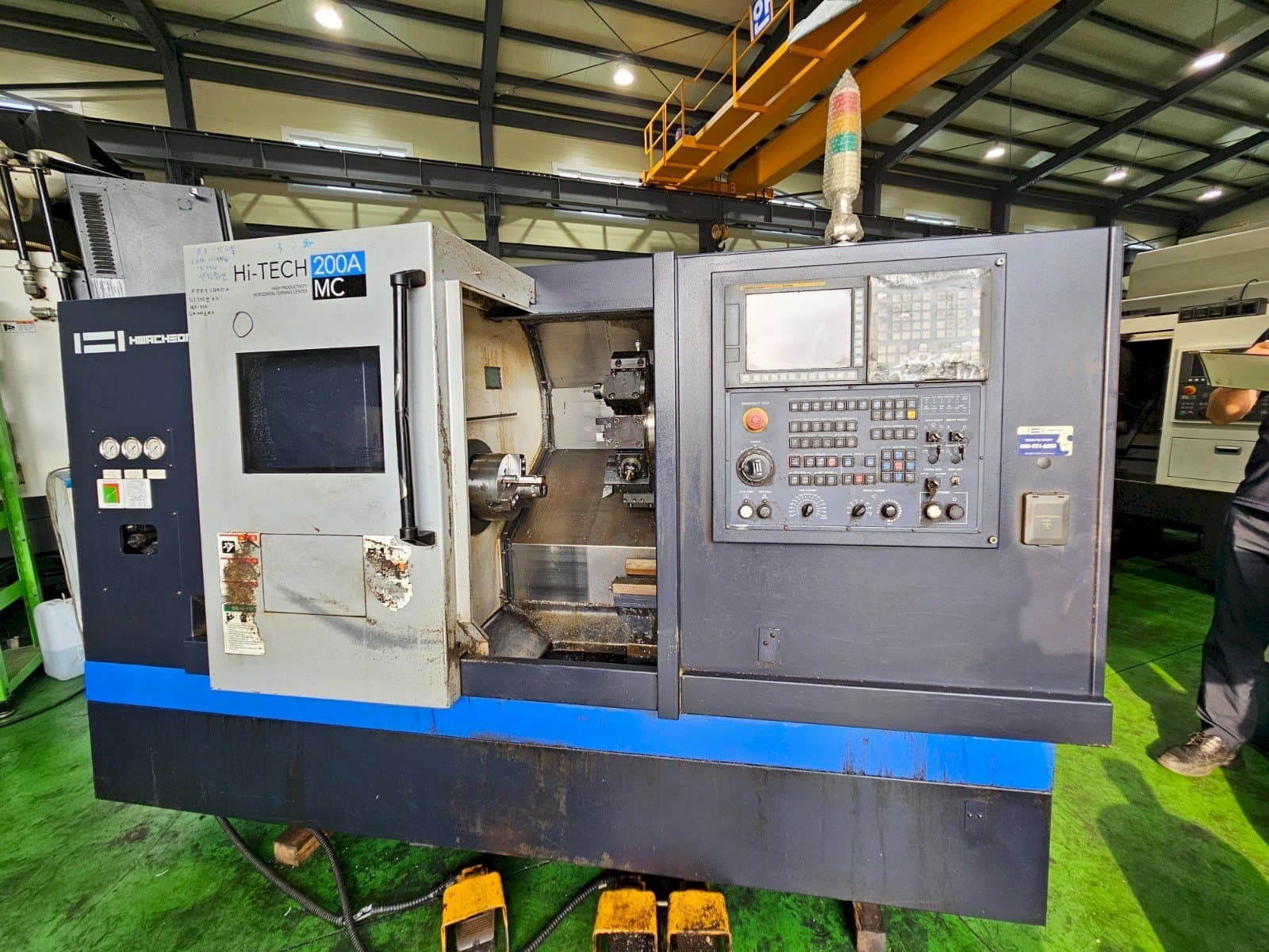 Masina HWACHEON Hi-Tech 200A MC eestvaade