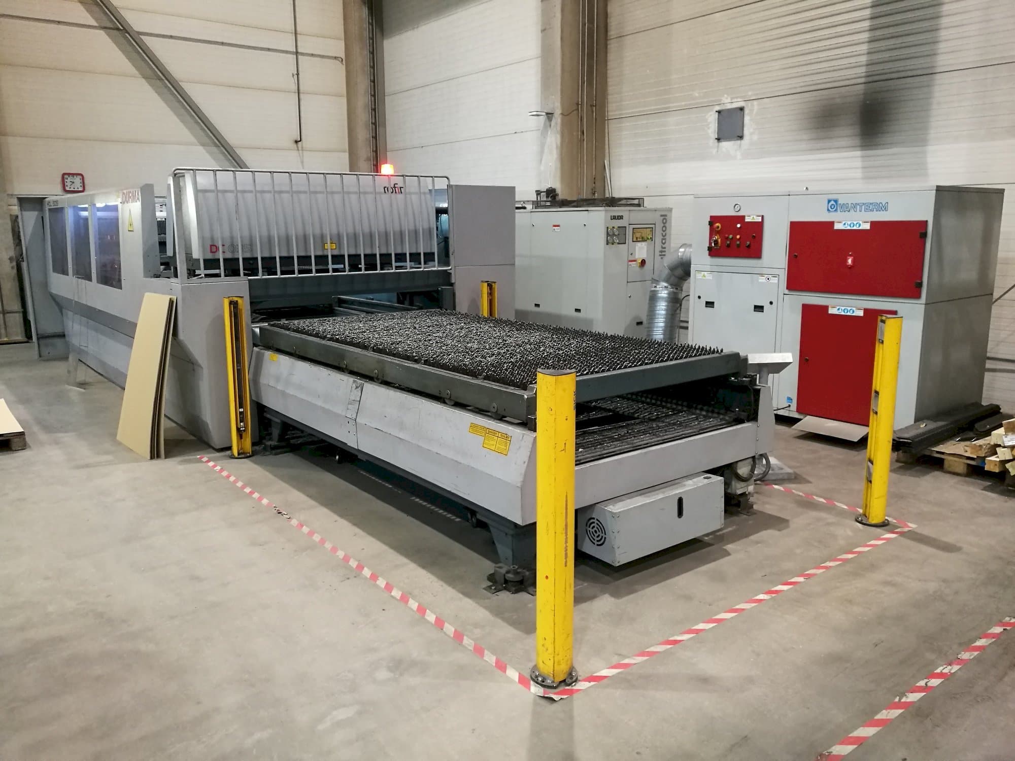 Masina Durma HDL 3015 vasaku külje vaade