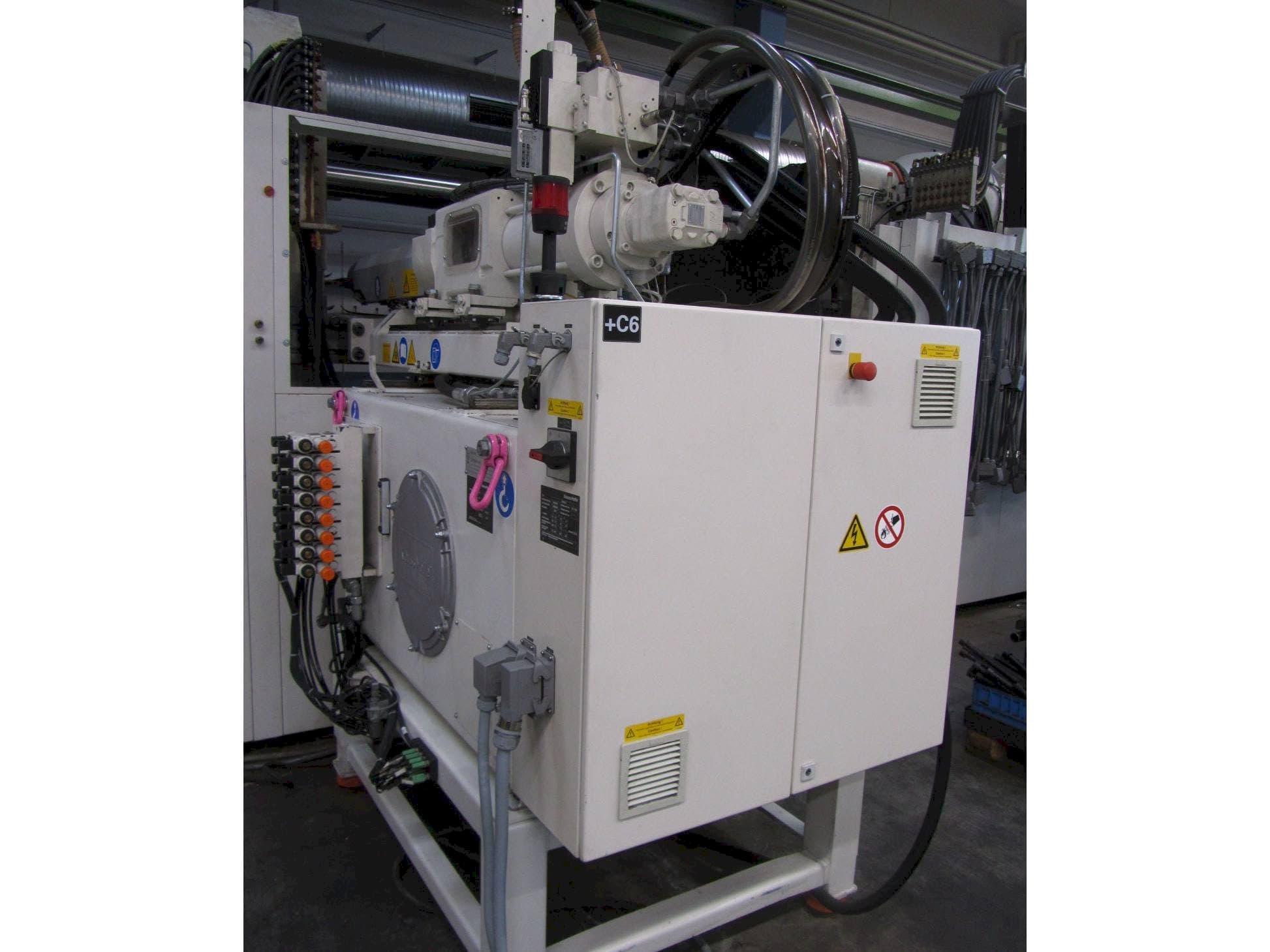 Masina Krauss Maffei 750 BO L eestvaade