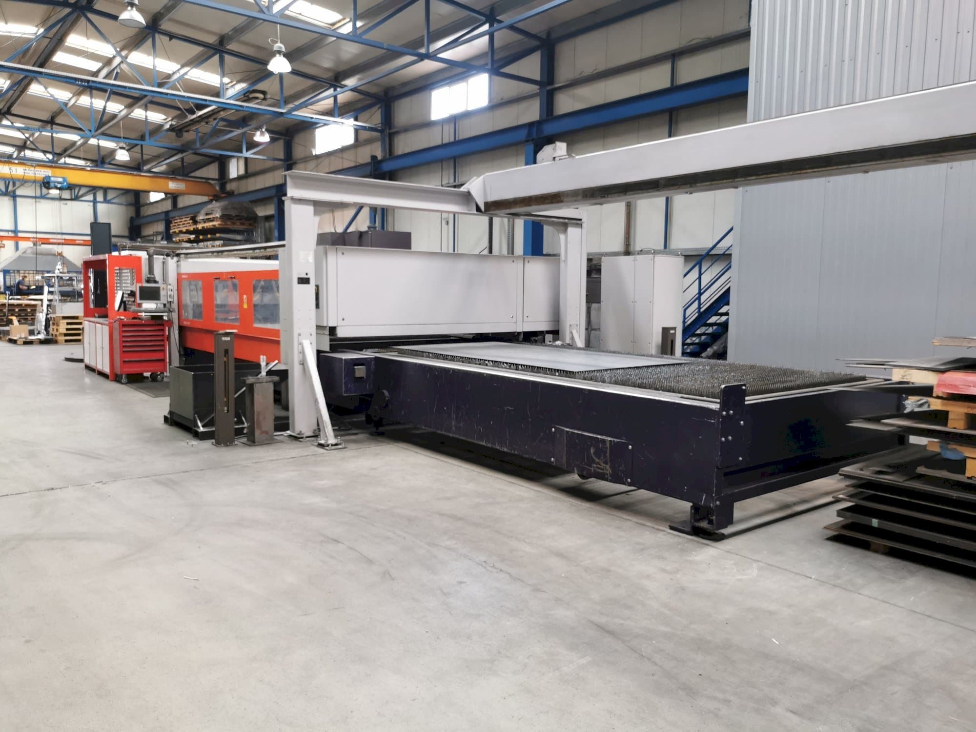 Masina Bystronic Bystar 4020 eestvaade