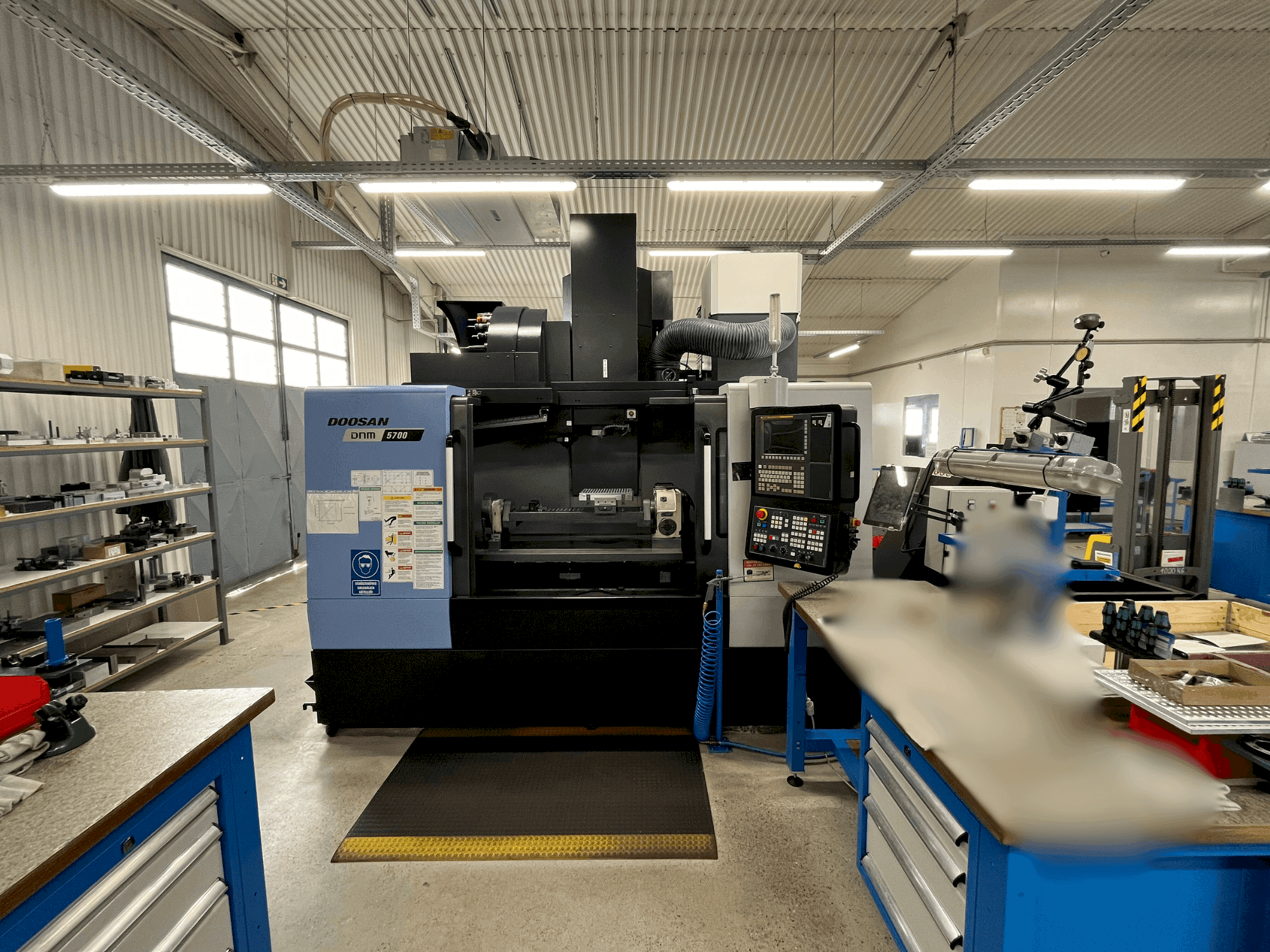 Masina DOOSAN DNM 5700   eestvaade