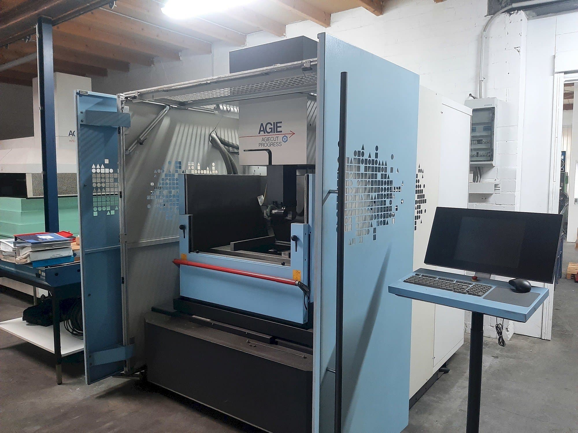 Masina AGIE Agiecut Progress 3 eestvaade