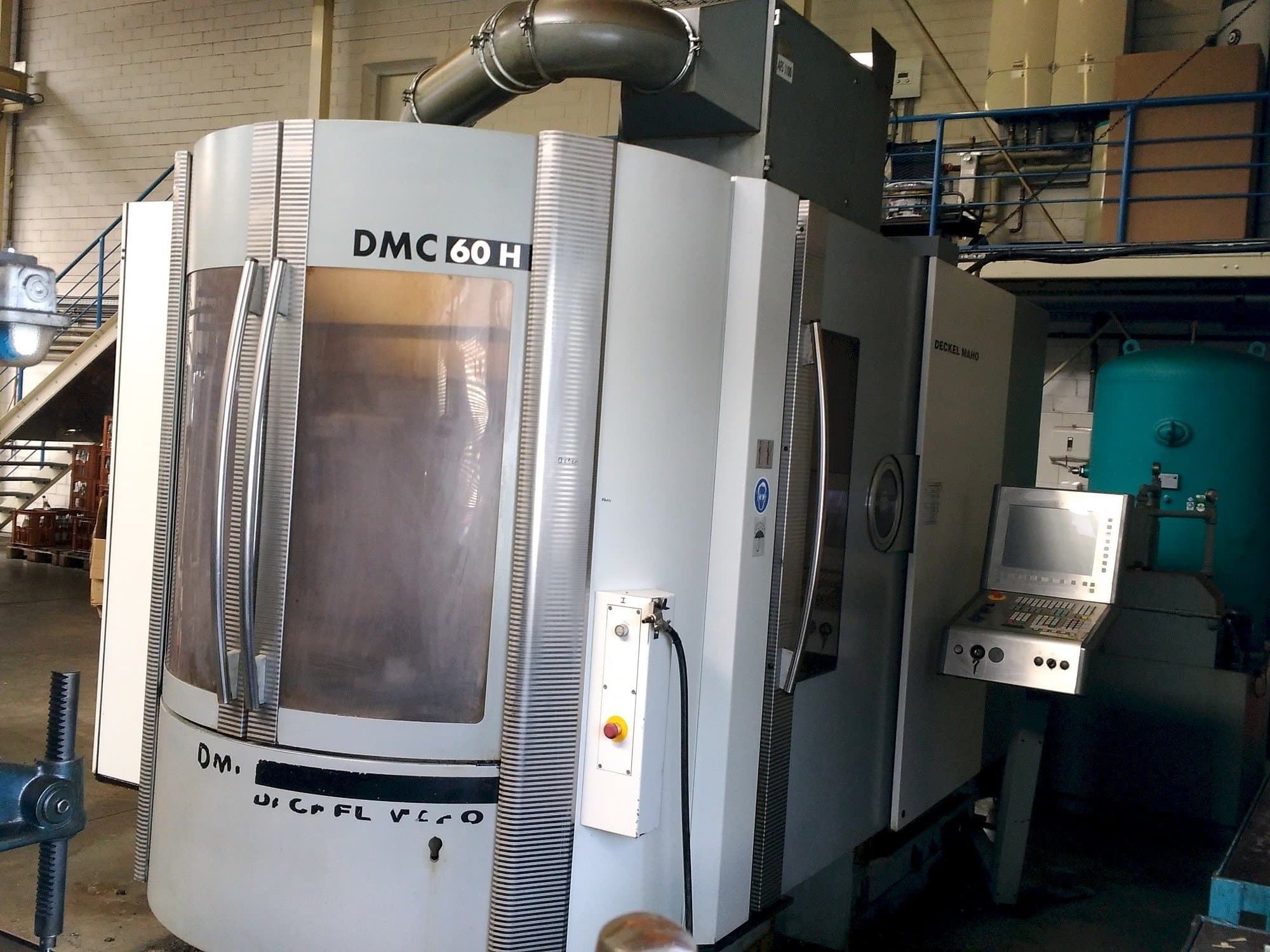 Masina DECKEL MAHO DMC 60H hi-dyn eestvaade
