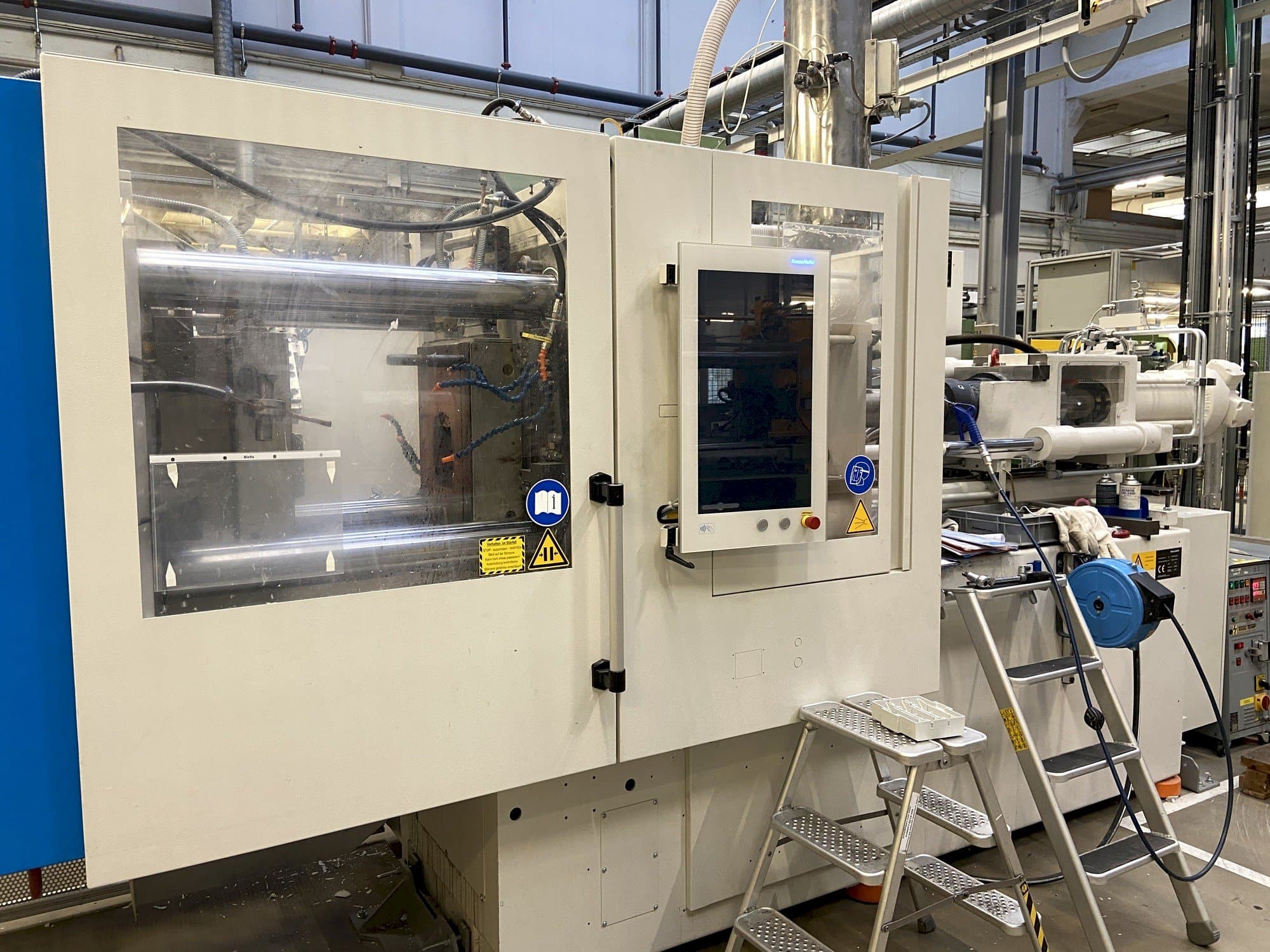 Masina Krauss Maffei 130-1000 CX DUR eestvaade