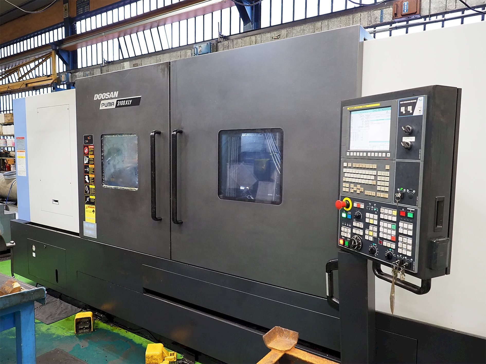 Masina Doosan Puma 3100XLY eestvaade
