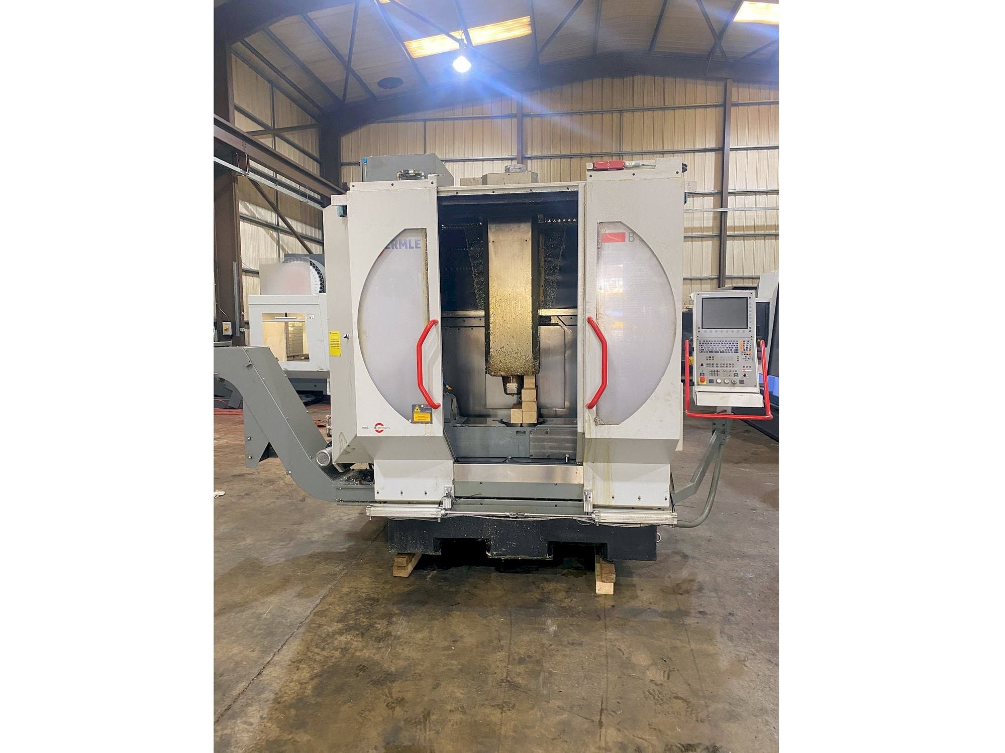 Masina HERMLE B 300 U eestvaade