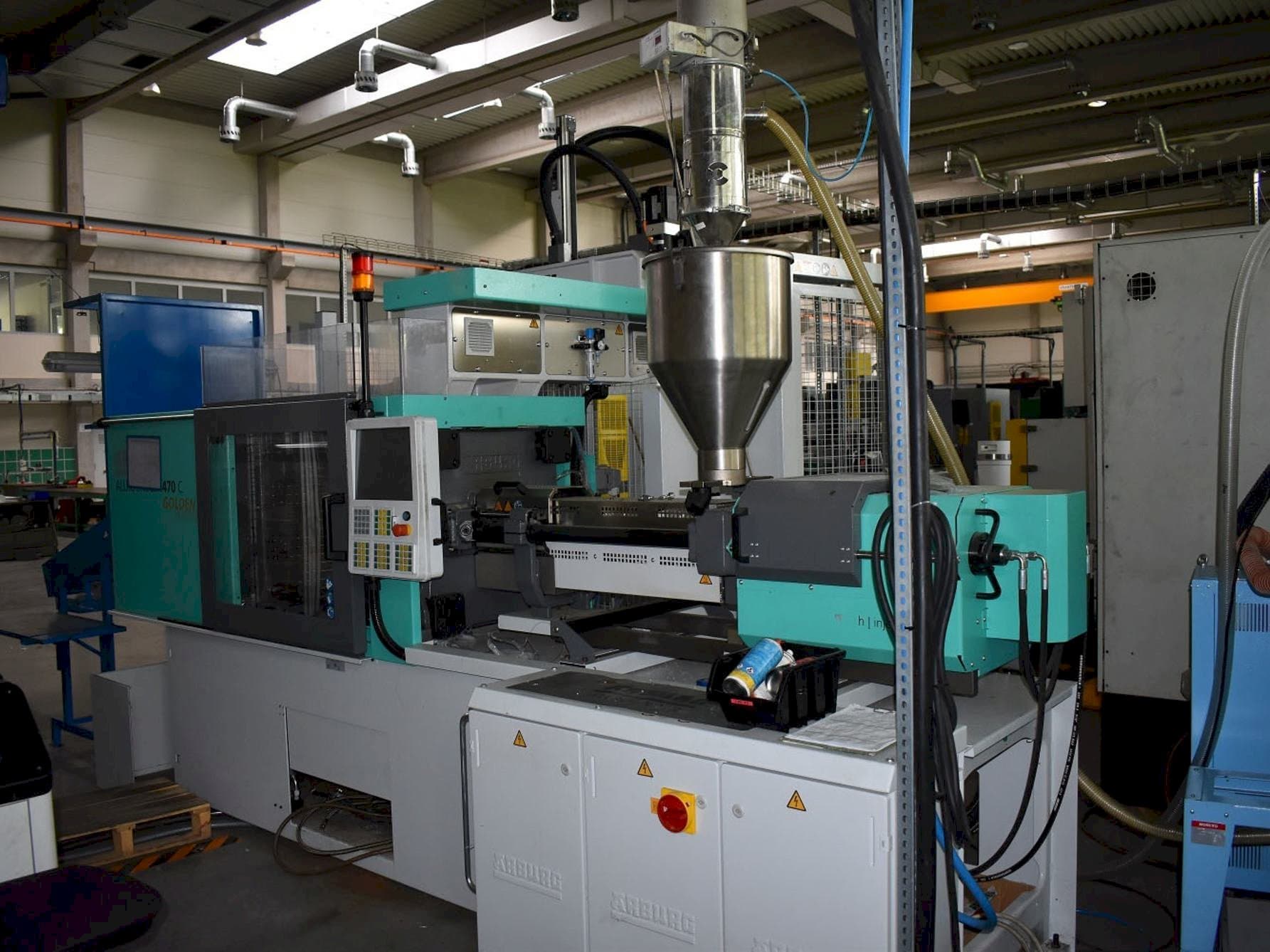 Masina Arburg ALLROUNDER 470 C 1500 - 400 eestvaade