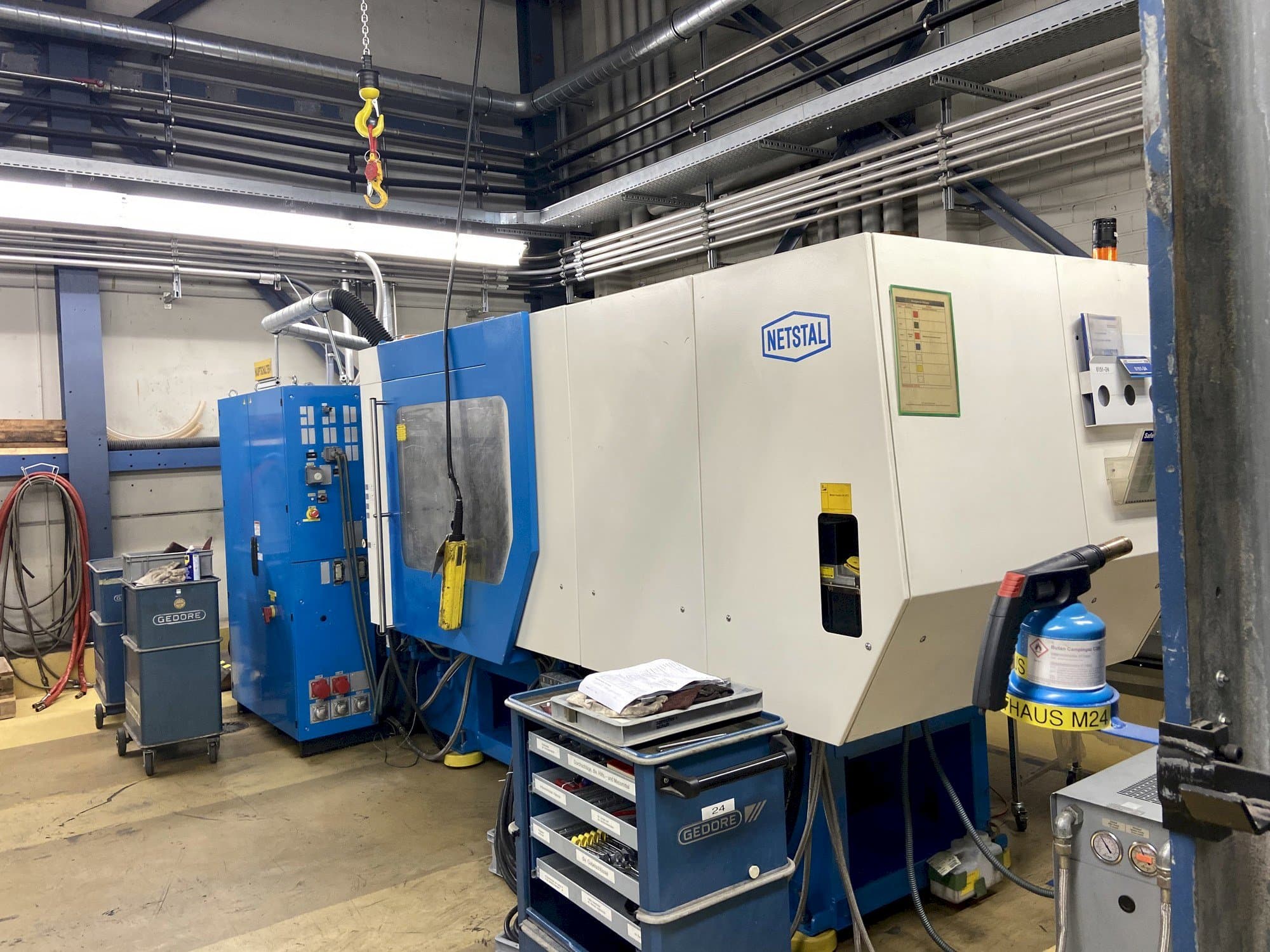 Masina Netstal Synergy 1500K/460 eestvaade
