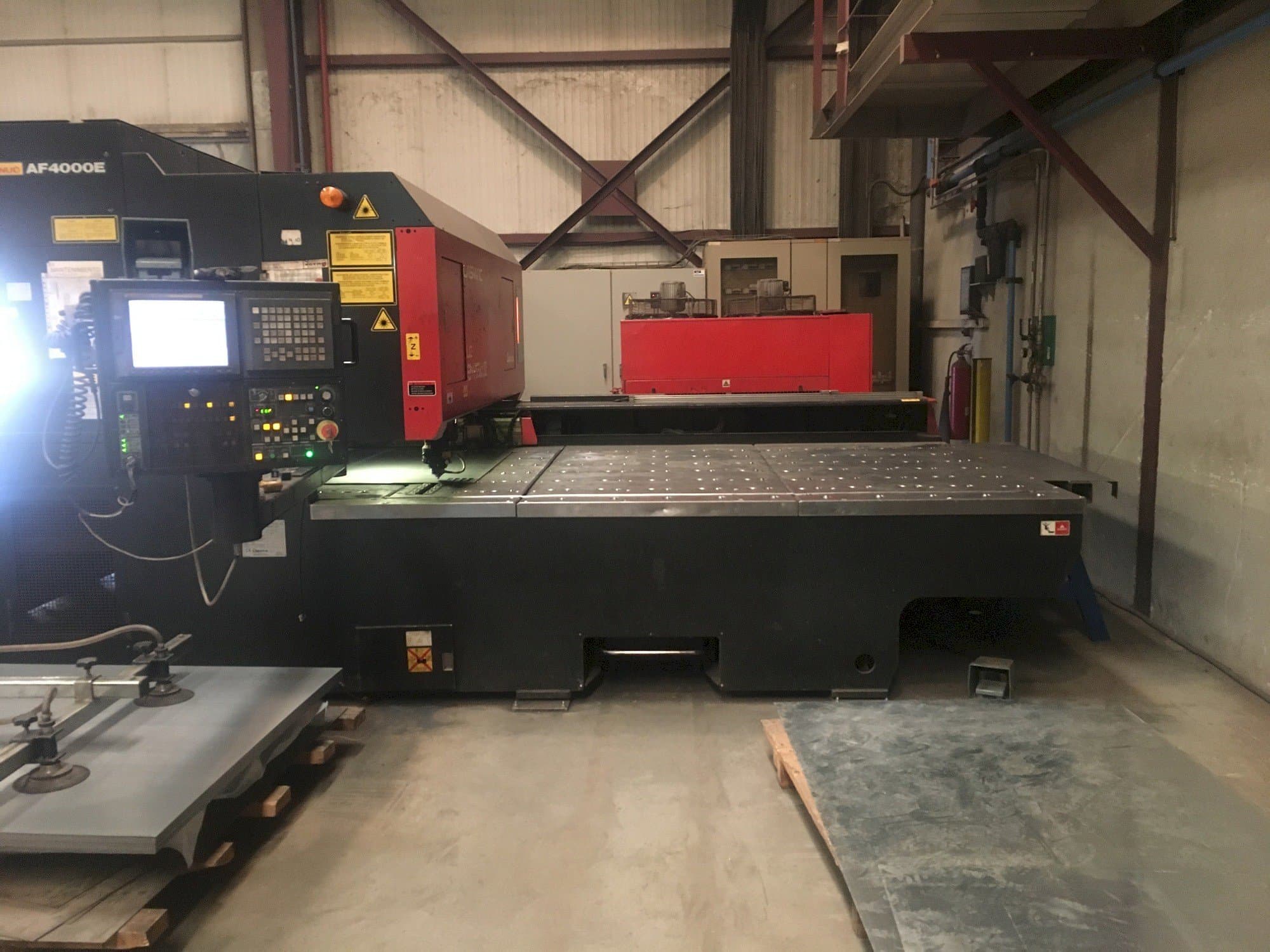 Masina AMADA LC 2415 A3 eestvaade