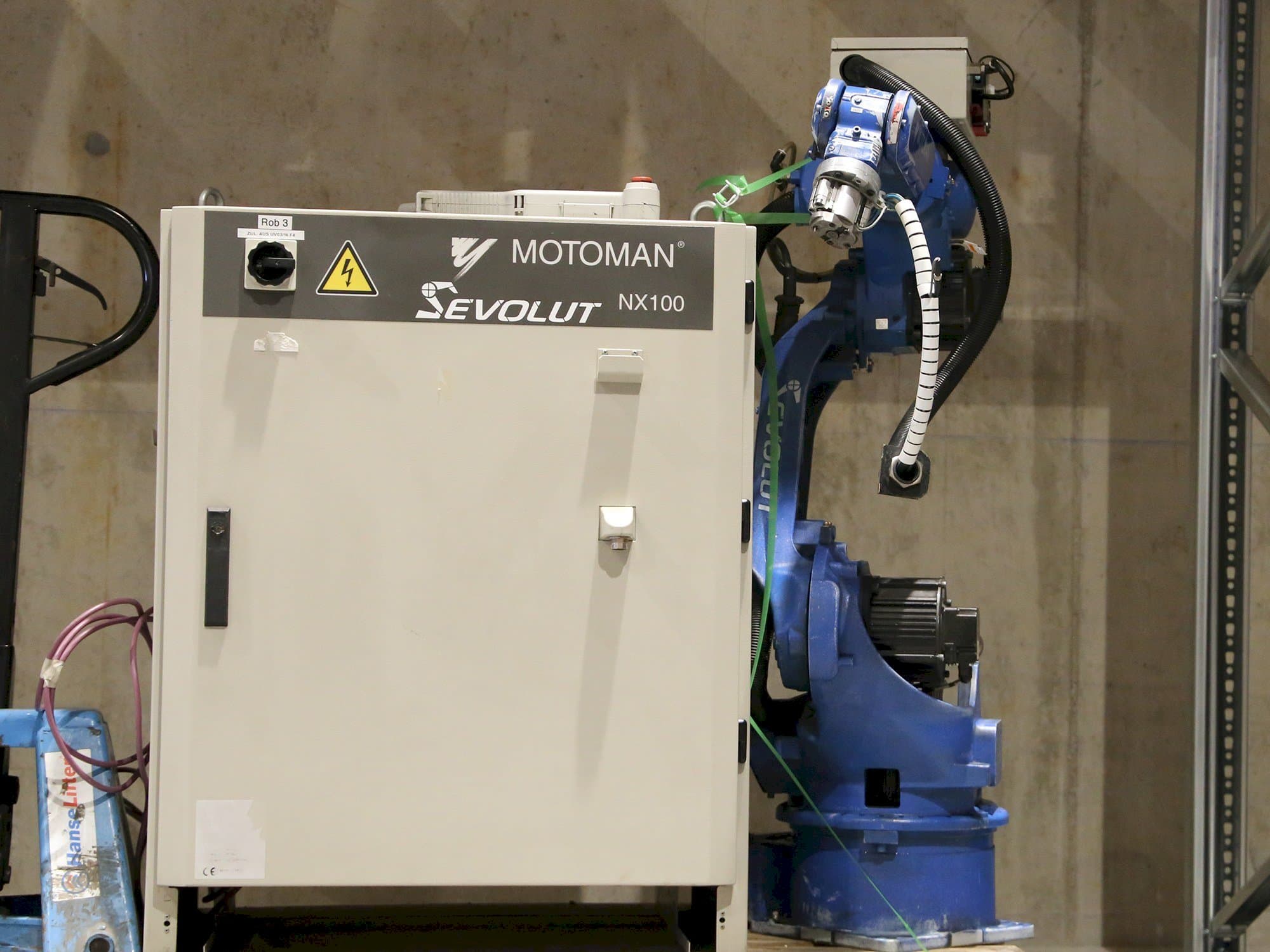 Masina Yaskawa Motoman HP6   eestvaade