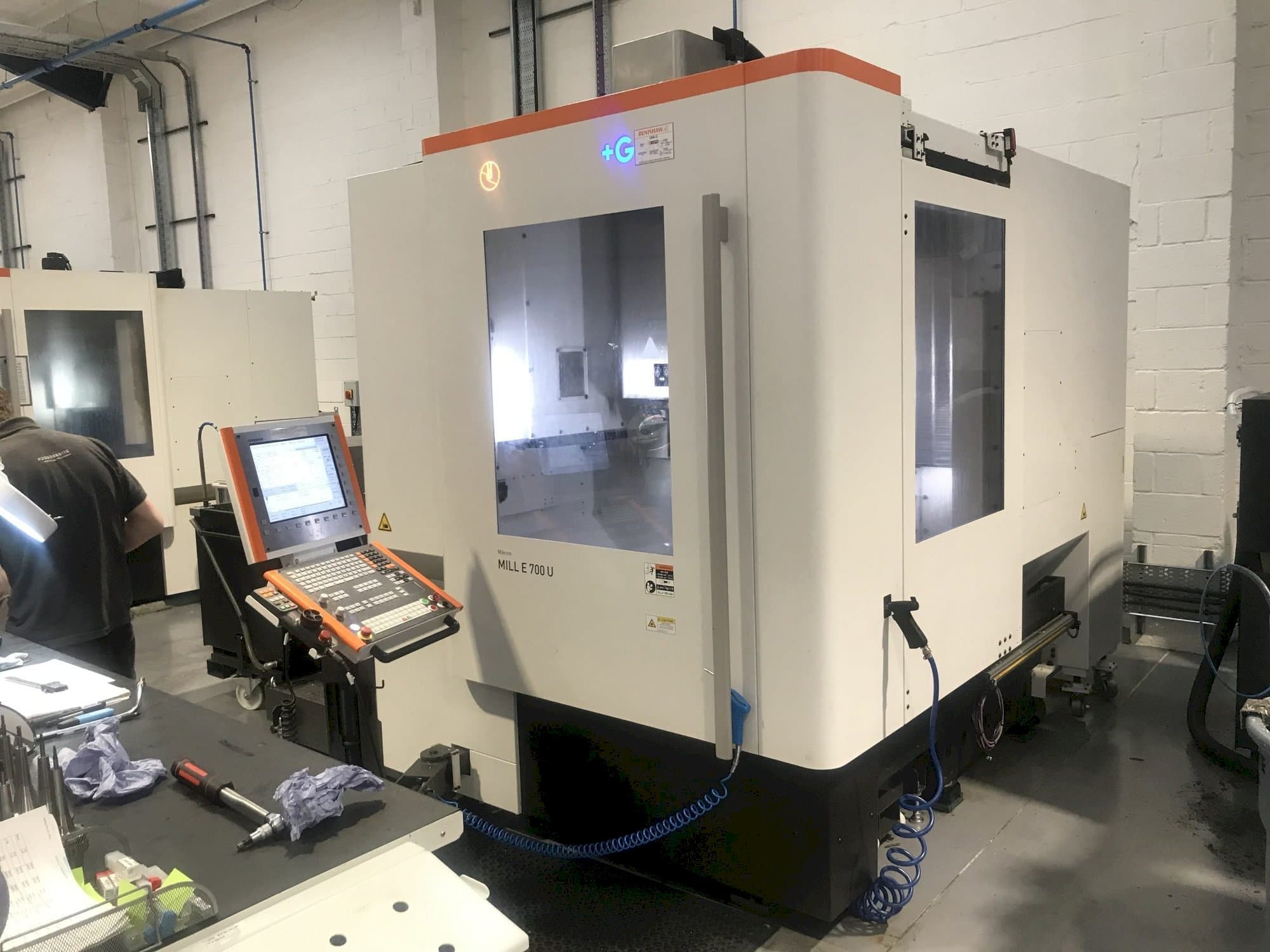 Masina MIKRON Mill E 700 U eestvaade