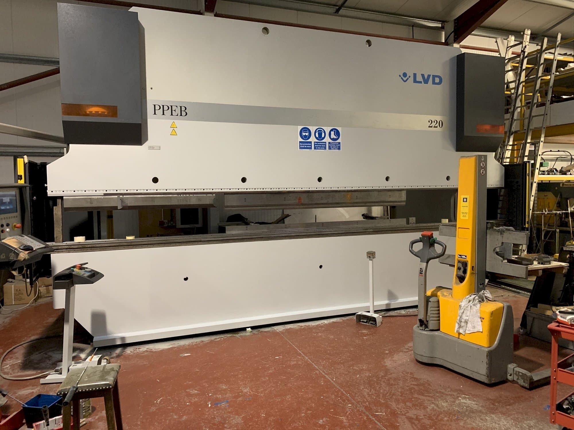 Masina LVD PPEB 220/6100 eestvaade