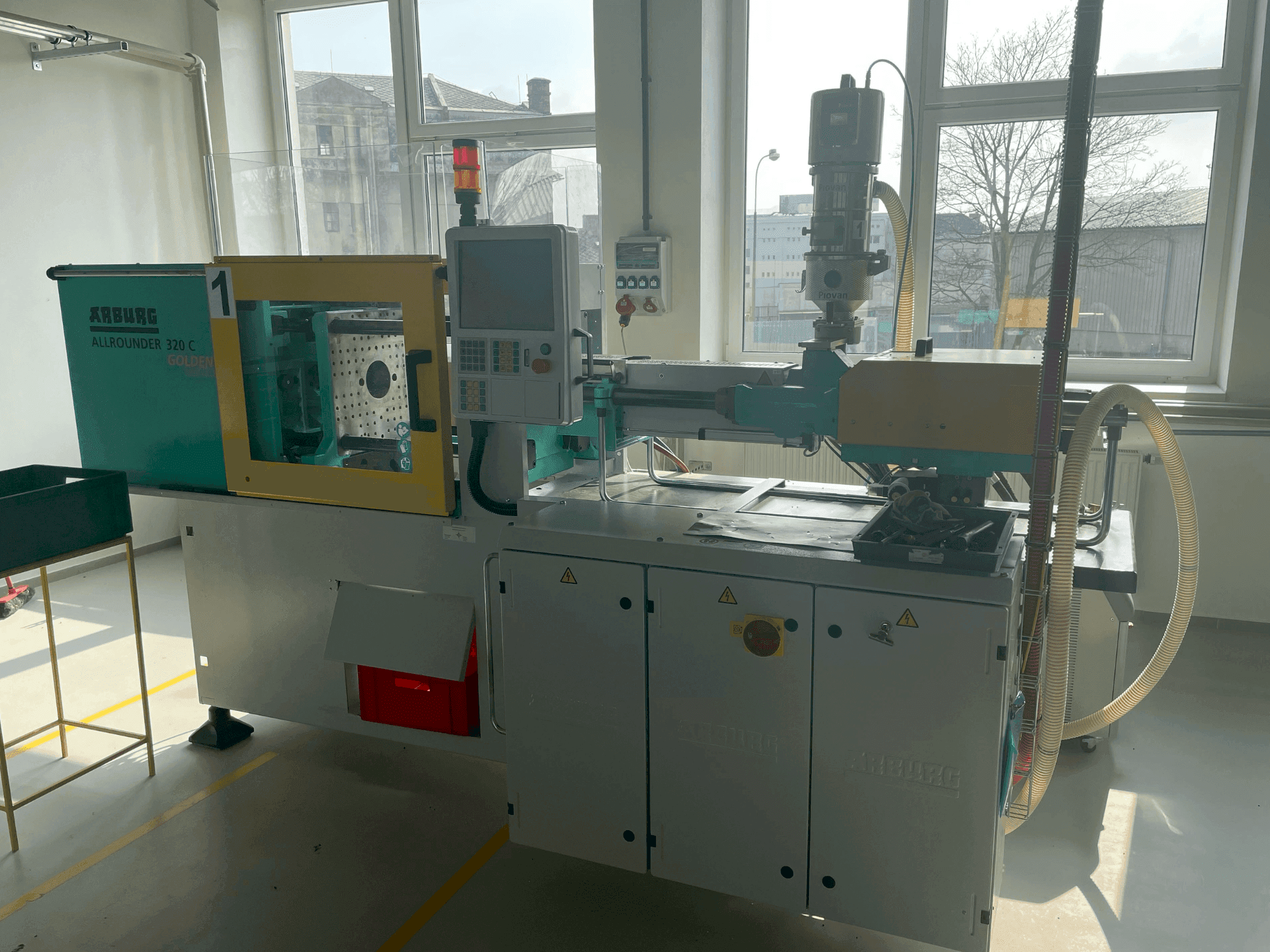 Masina Arburg Allrounder 320C 500-170 eestvaade