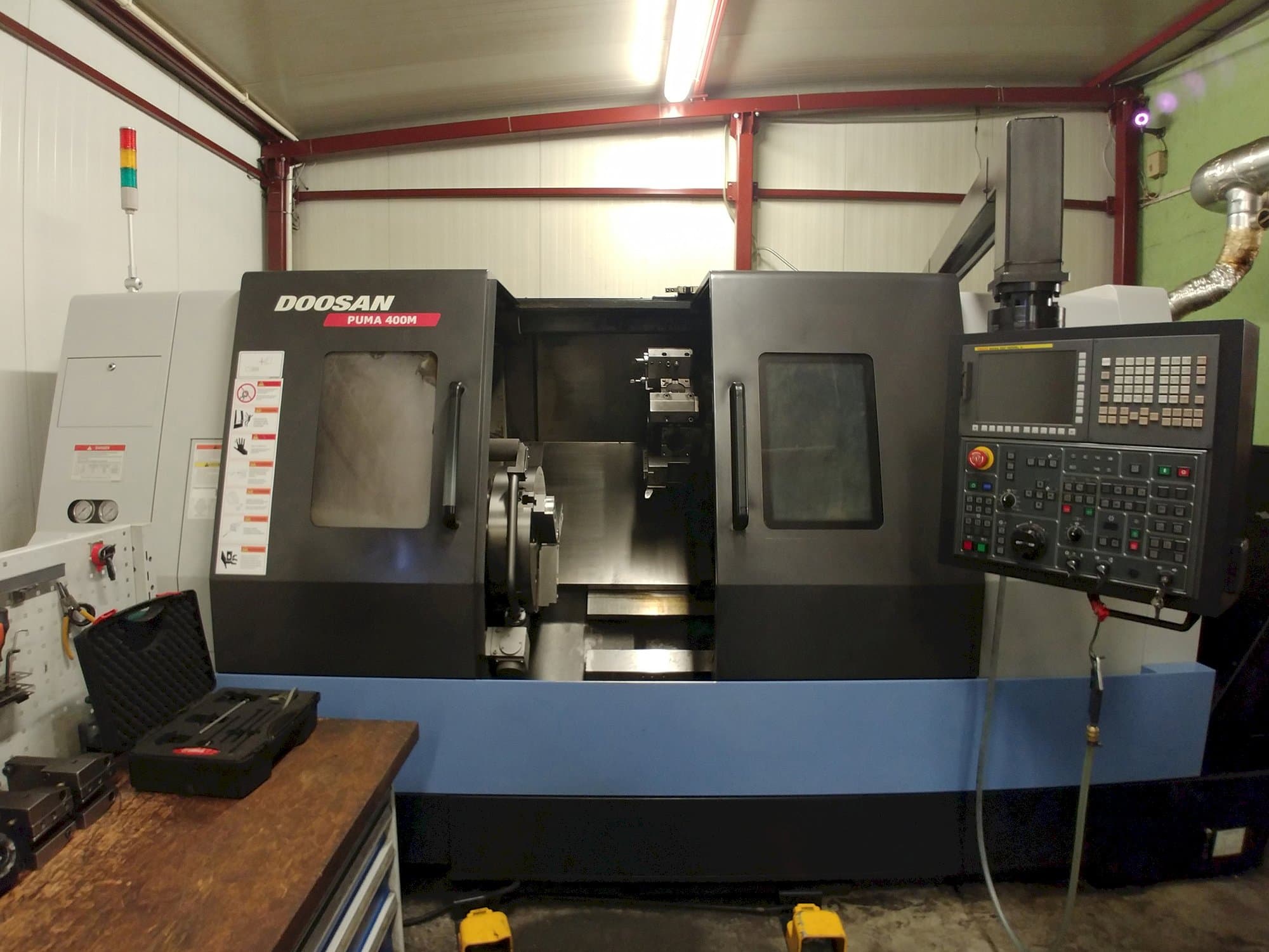 Masina Doosan Puma 400MC eestvaade