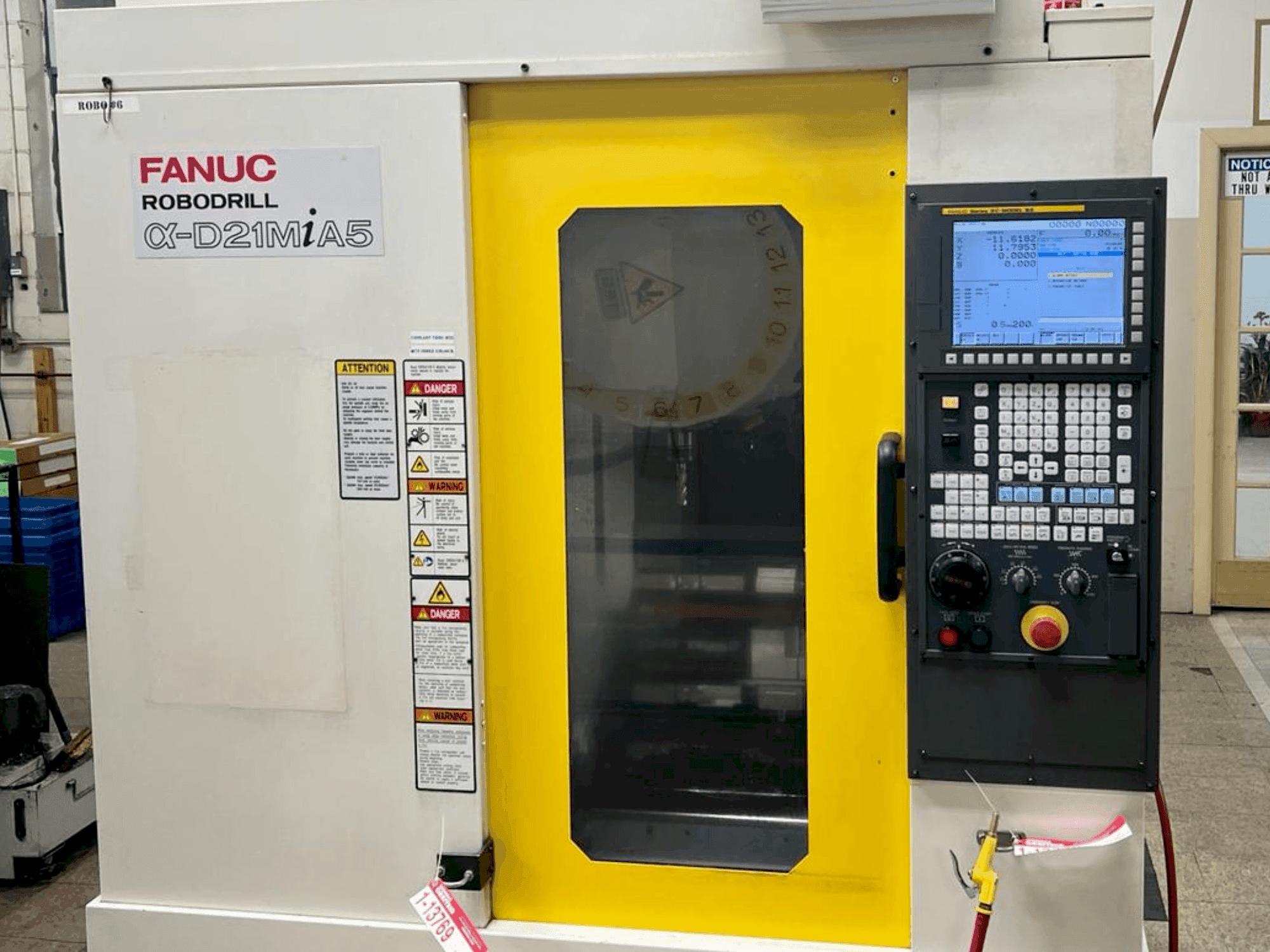 Masina FANUC Robodrill D21MiA5 eestvaade