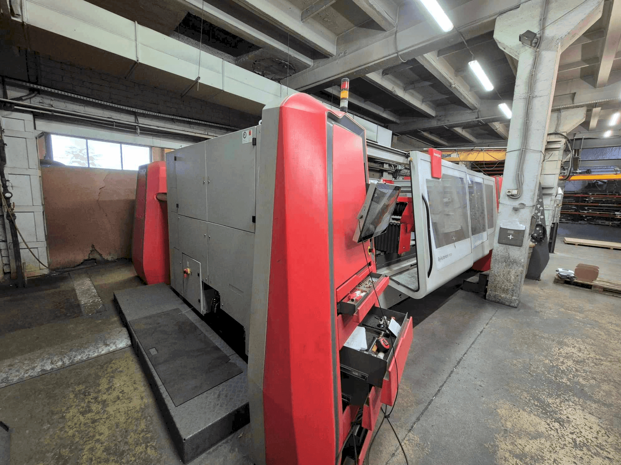 Masina Bystronic ByAutonom 3015 eestvaade