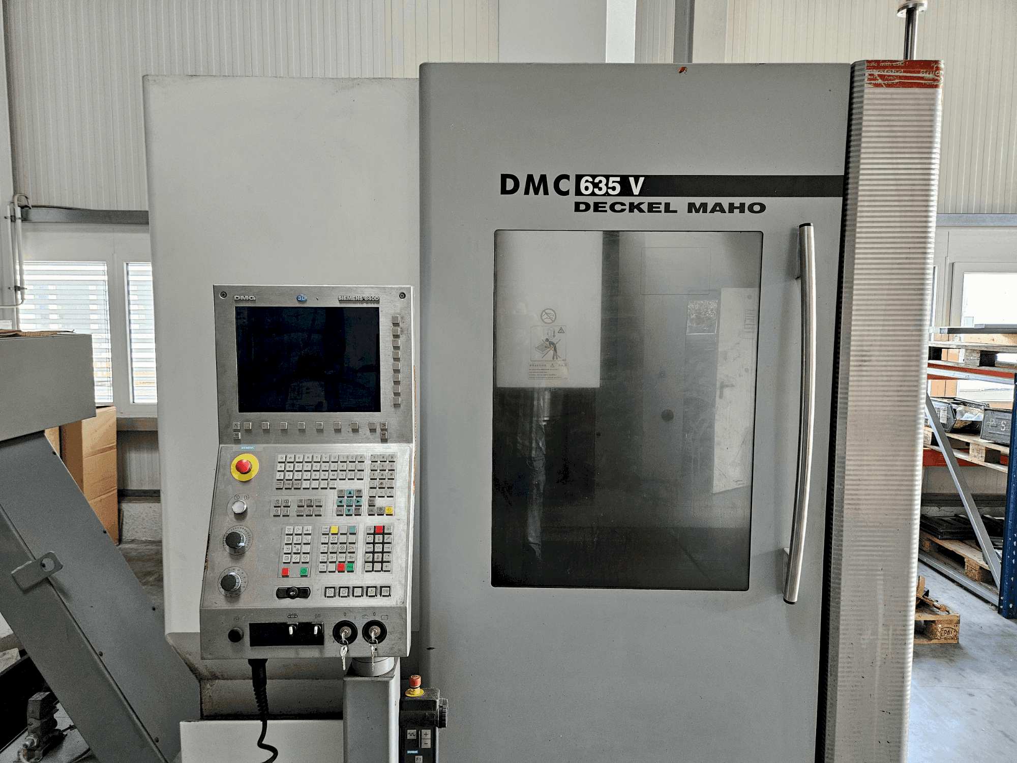 Masina DECKEL MAHO DMC 635 V eestvaade