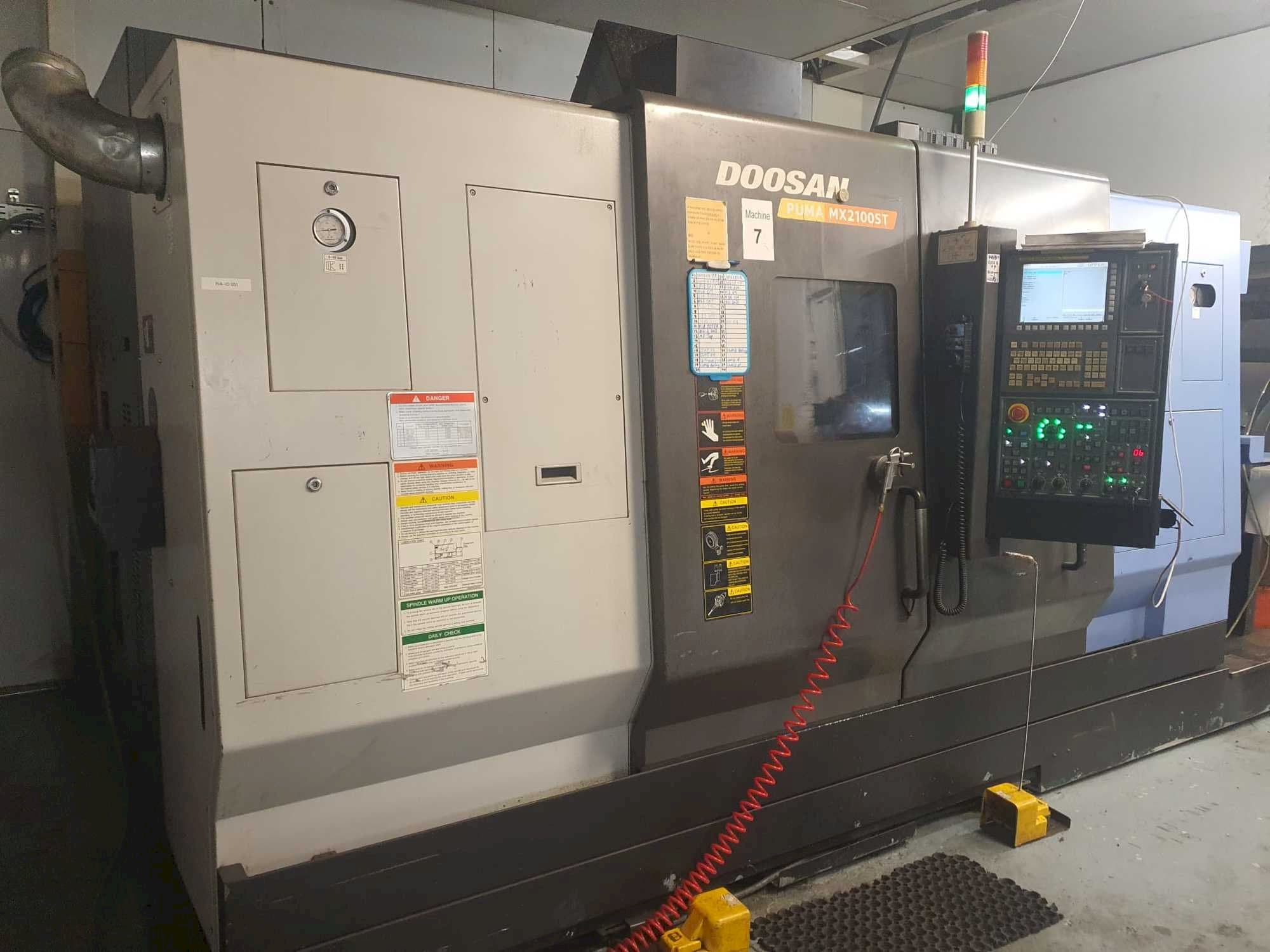 Masina Doosan Puma MX2100ST eestvaade