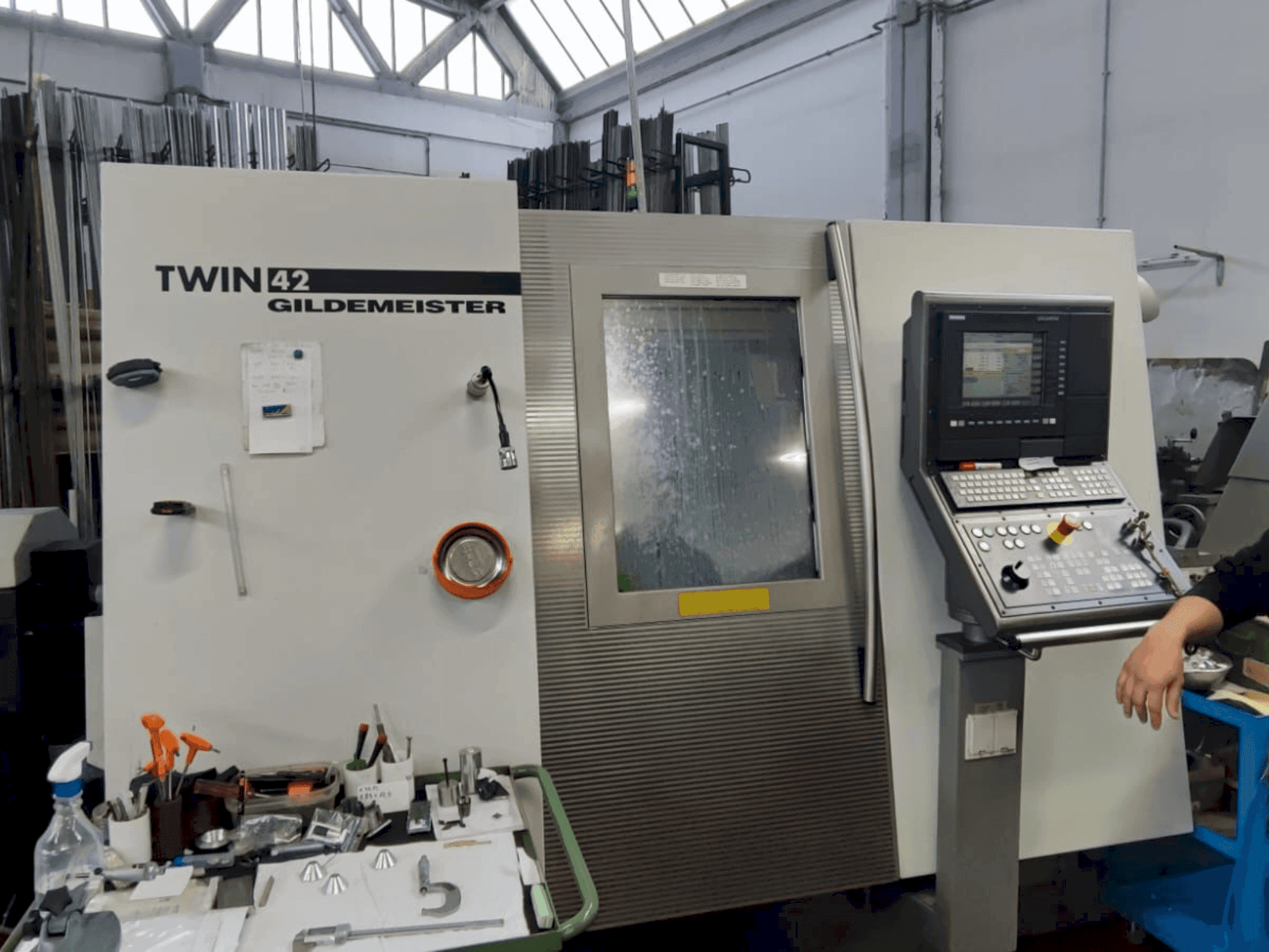 Masina Gildemeister TWIN 42 eestvaade