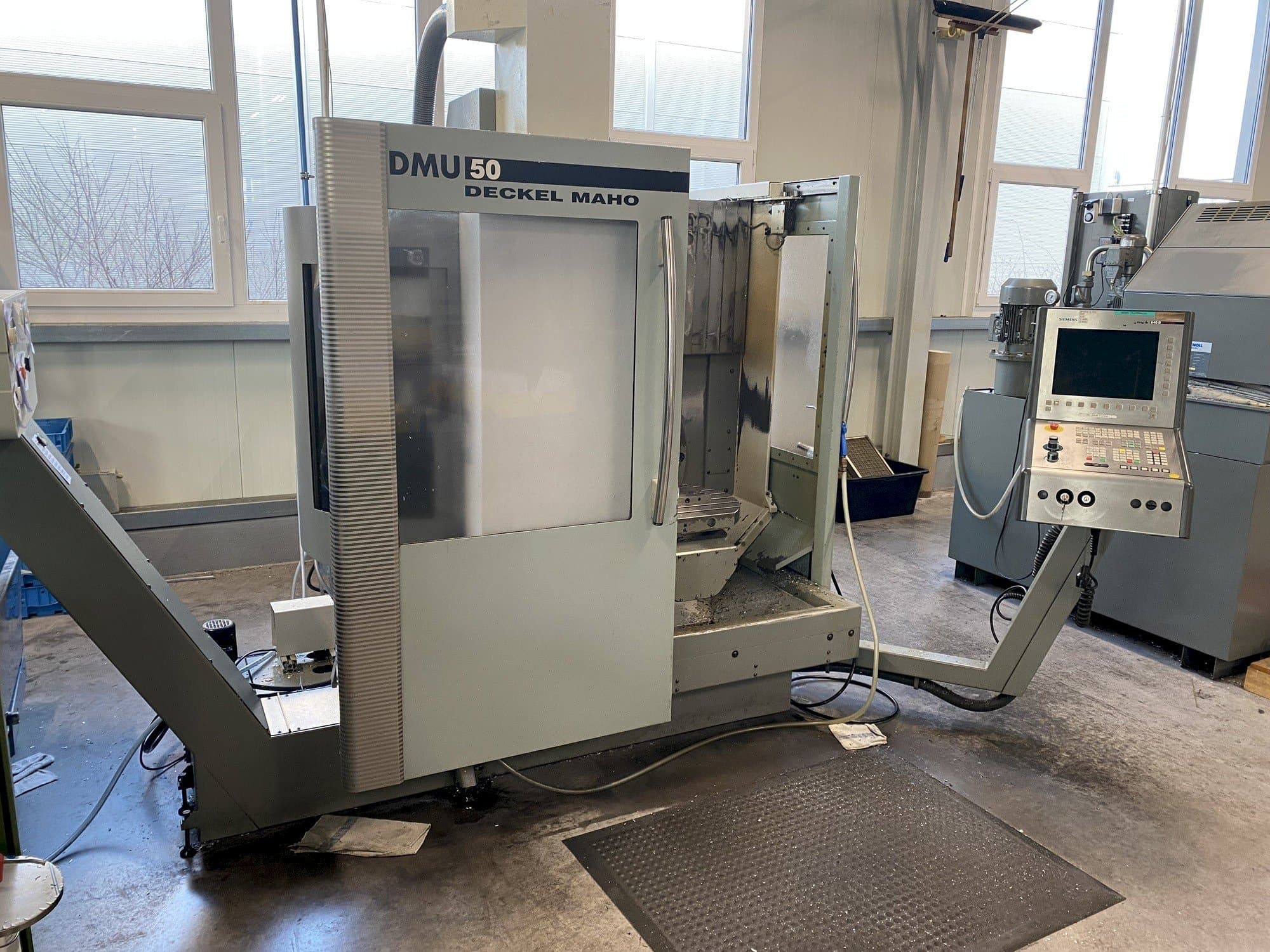 Masina DECKEL MAHO DMU 50 eestvaade