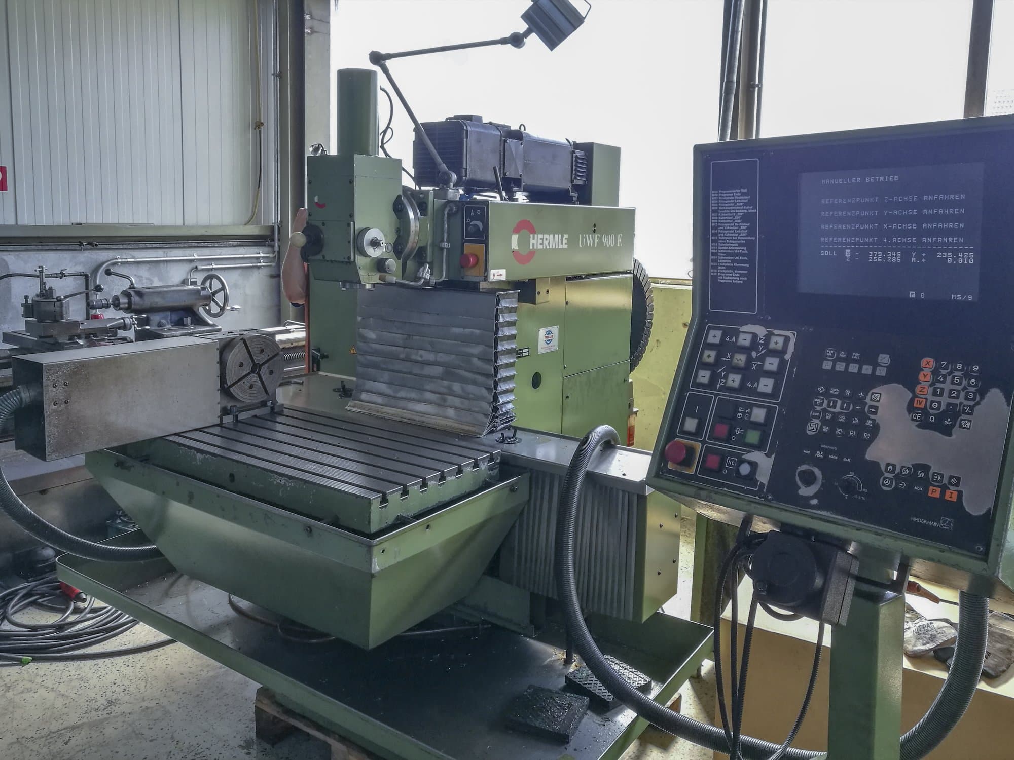 Masinavaade HERMLE UWF 900 E   paremalt