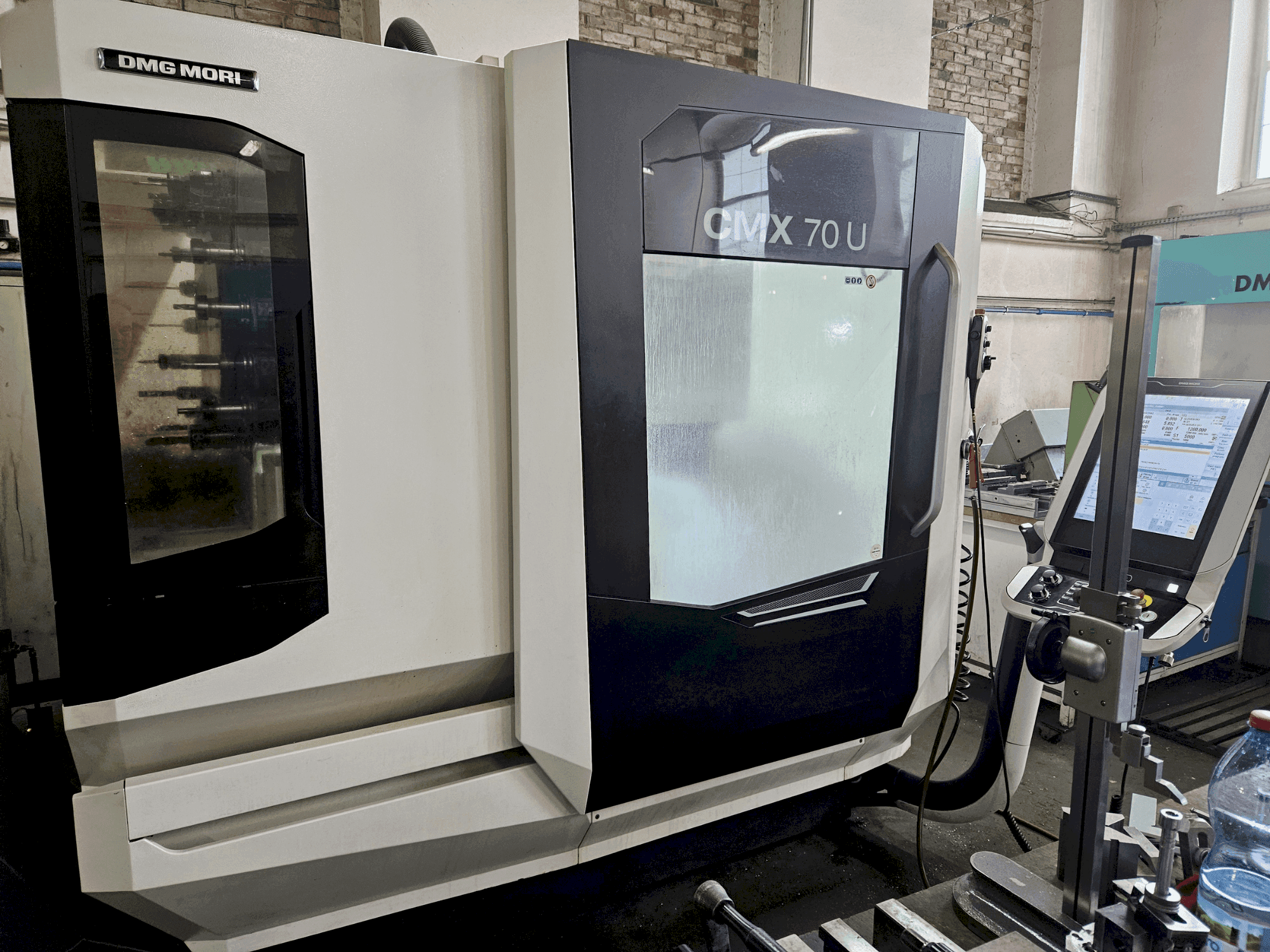 Masina DMG MORI CMX 70U eestvaade