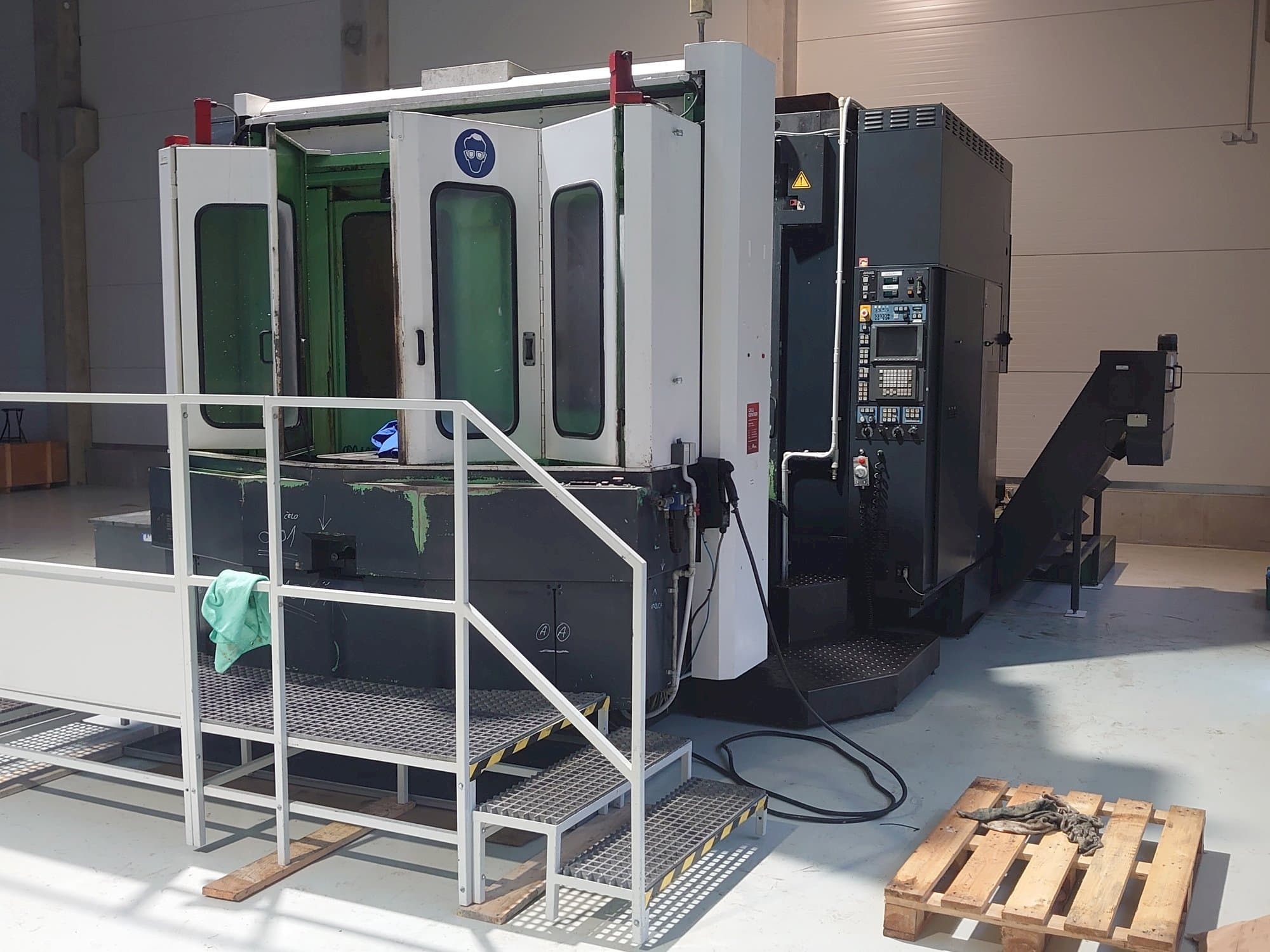 Masina Makino A77 eestvaade