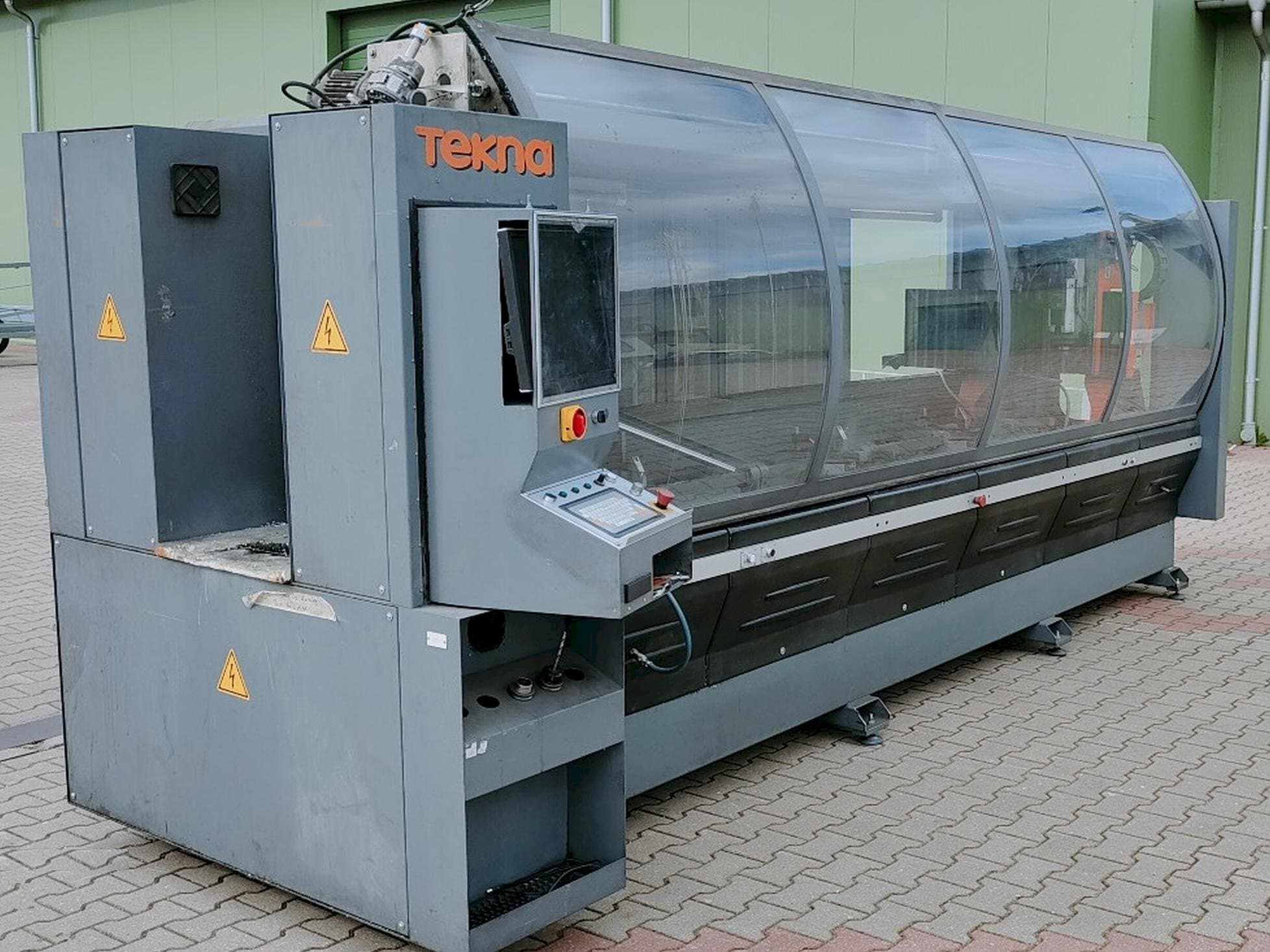 Masina Tekna TK427-3 eestvaade