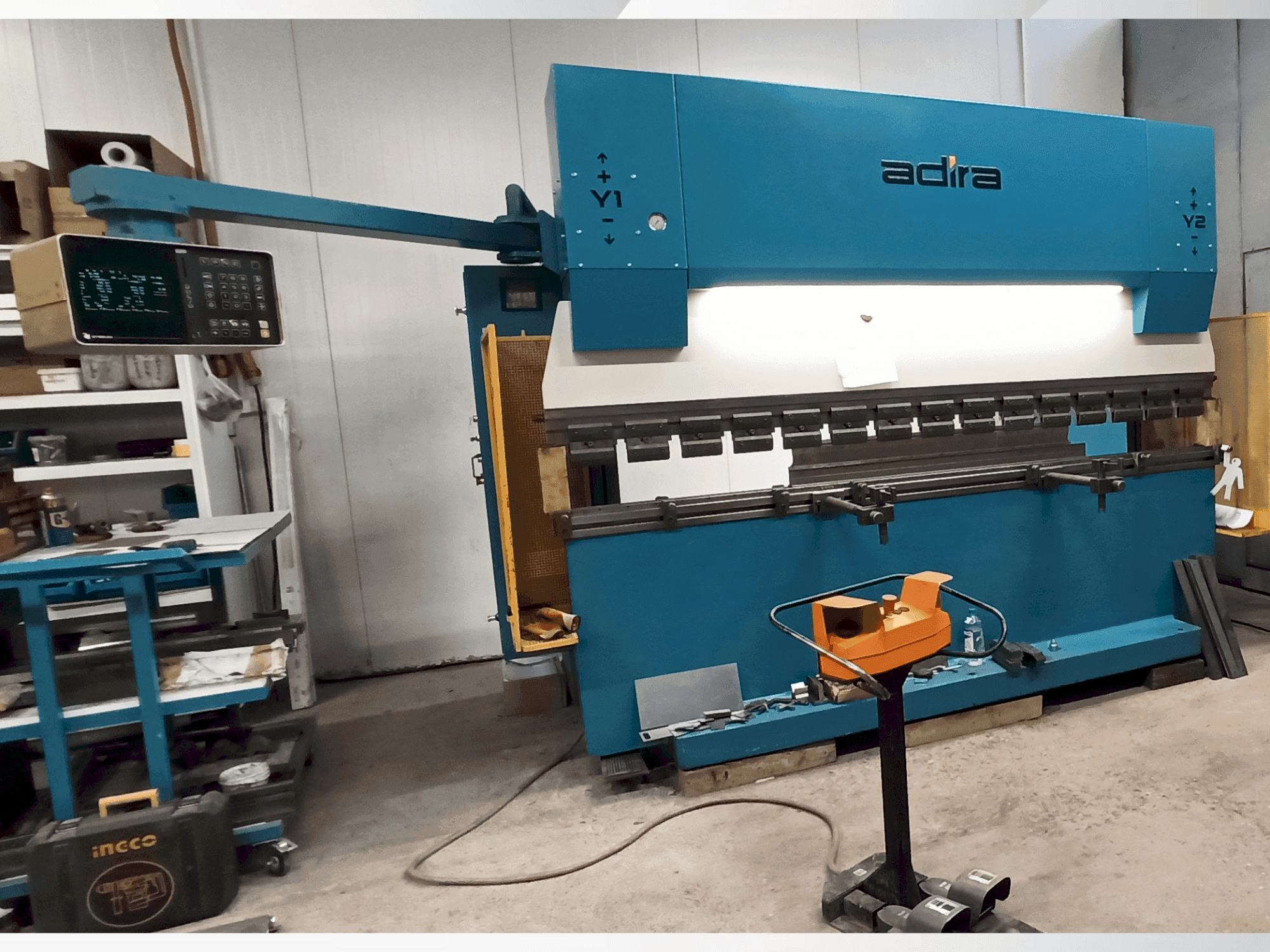 Masina ADIRA QIH-11030 DNC CR eestvaade