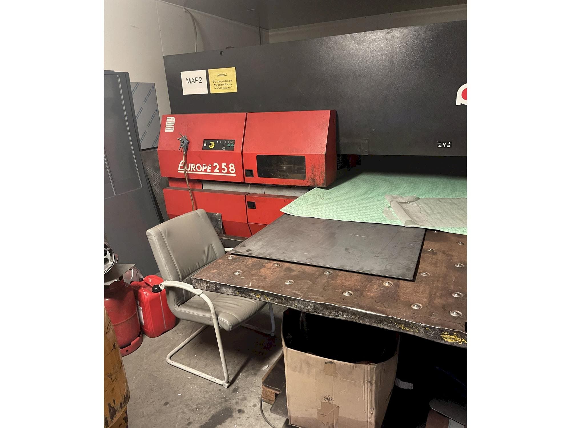 Masina AMADA Europe 258 eestvaade