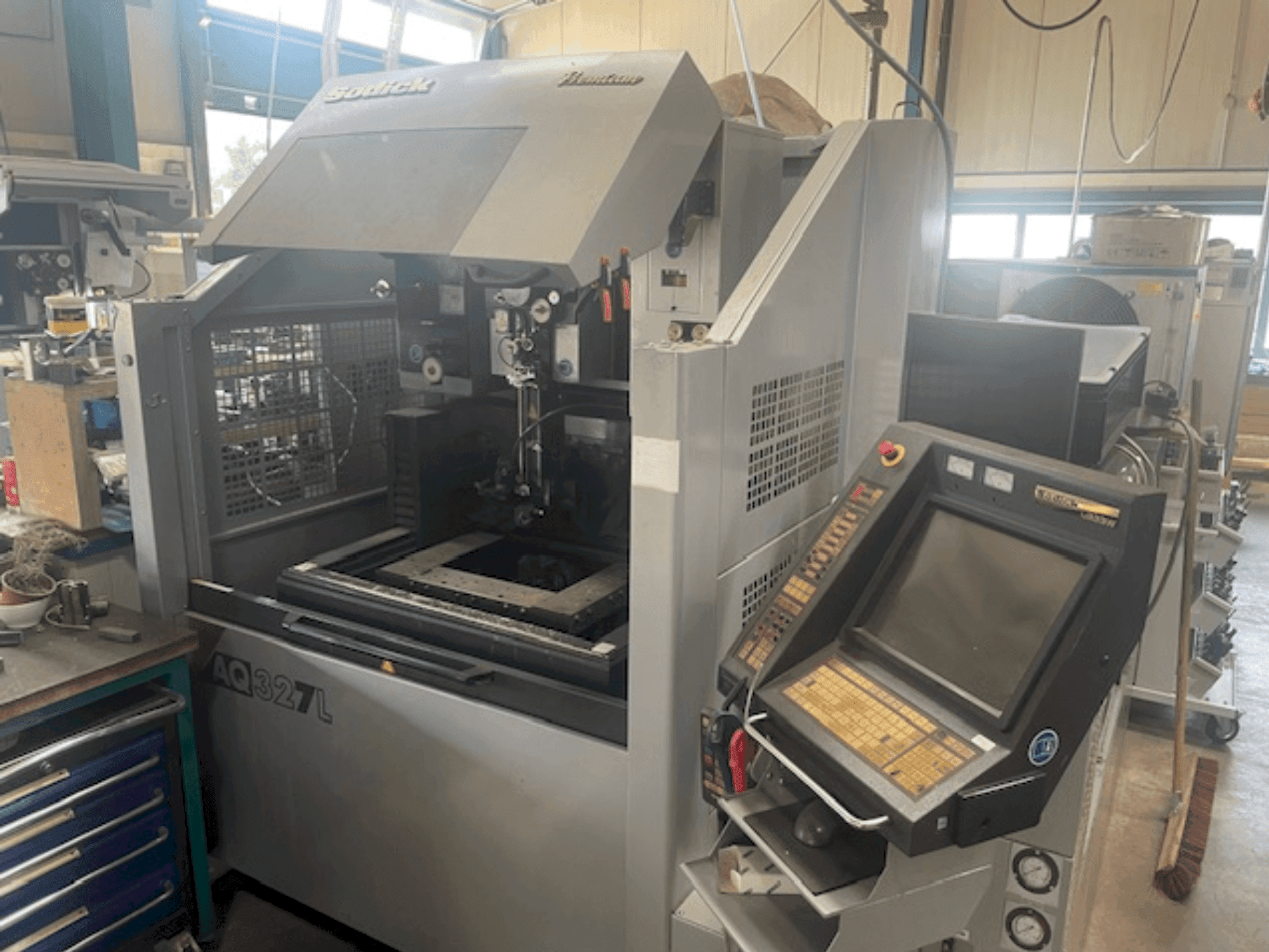 Masina Sodick AQ327l eestvaade