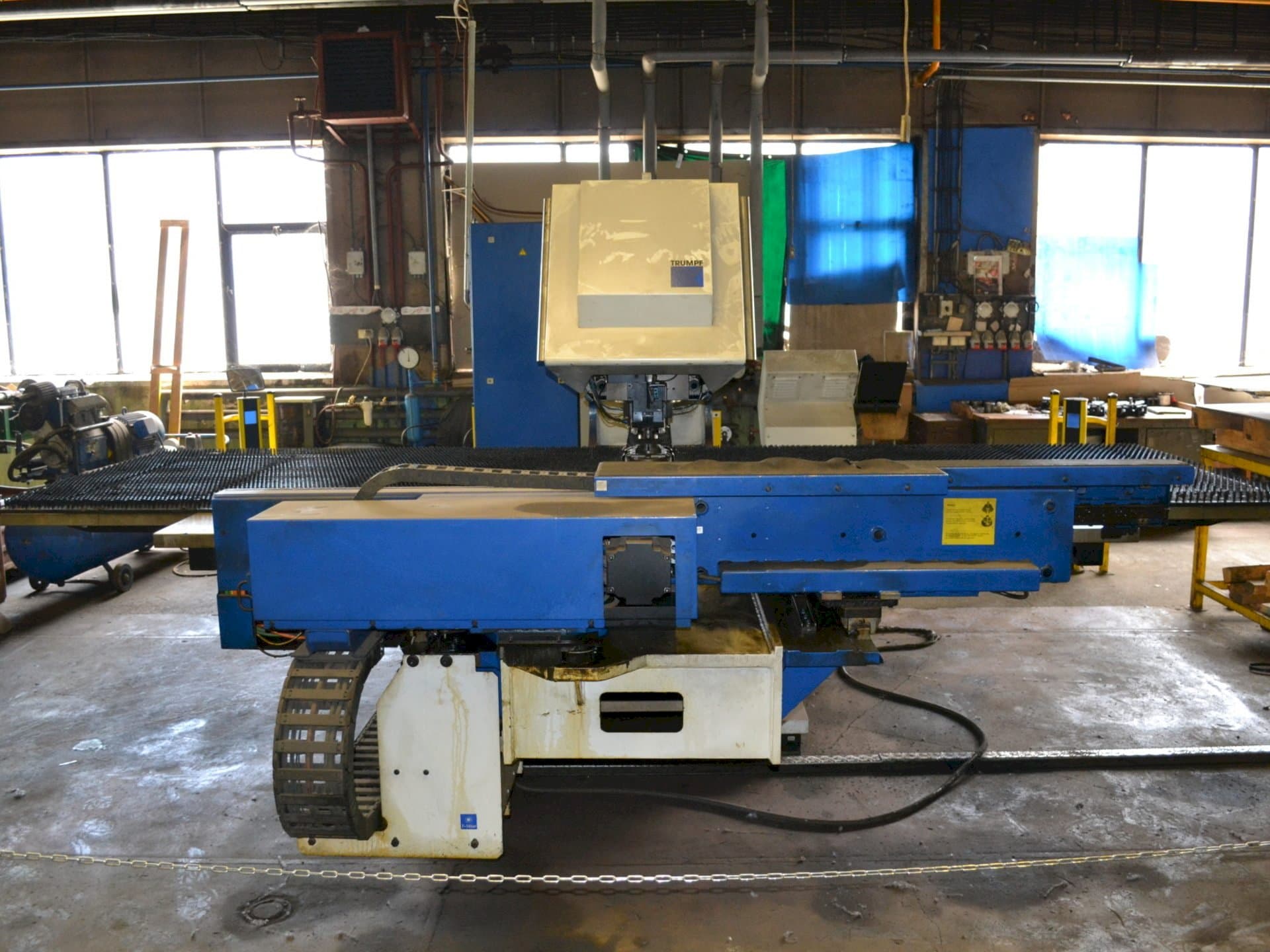 Masina Trumpf Trumatic 2000R eestvaade