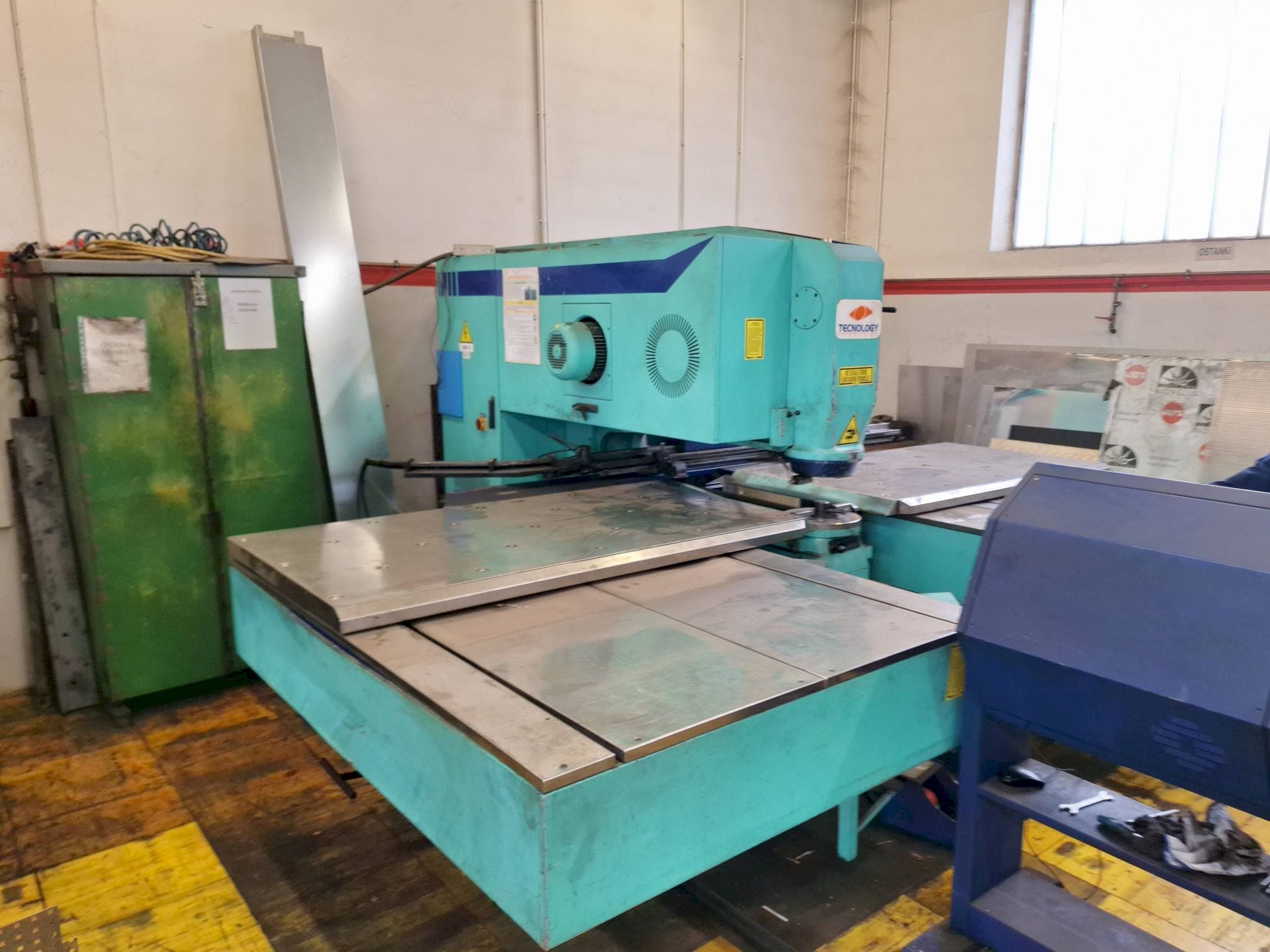 Masina ITALIAN TECNOLOGY 30 C.S.M. 1000 eestvaade