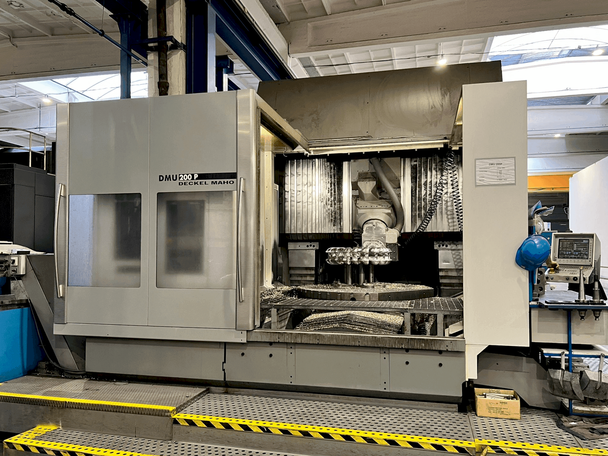 Masina DECKEL MAHO DMU 200P eestvaade