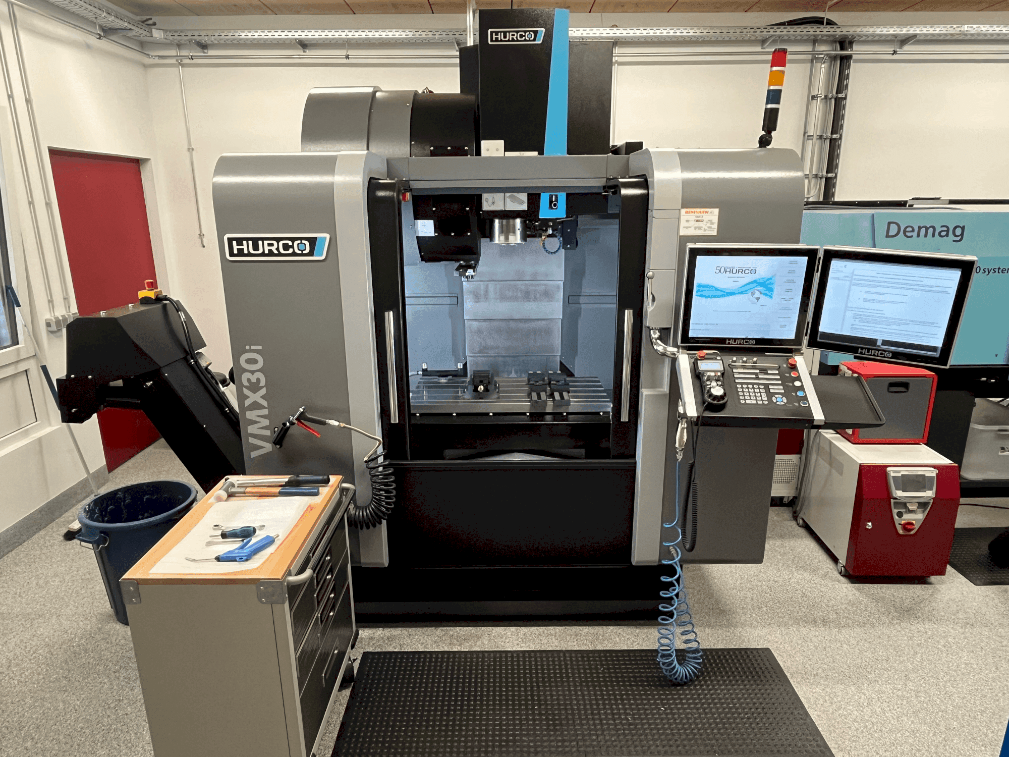 Masina Hurco VMX30i eestvaade