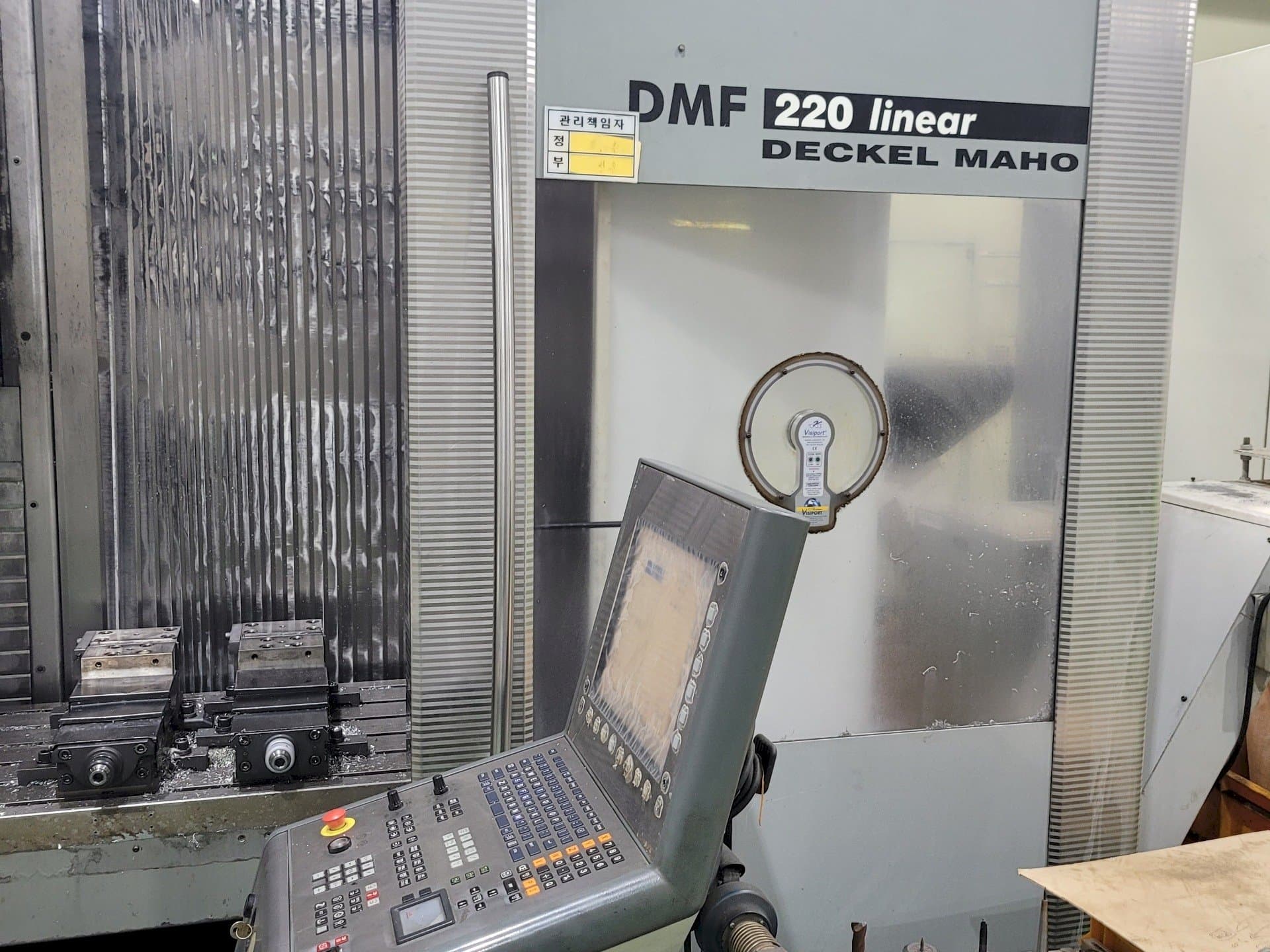 Masina DECKEL MAHO DMF 220 Linear eestvaade
