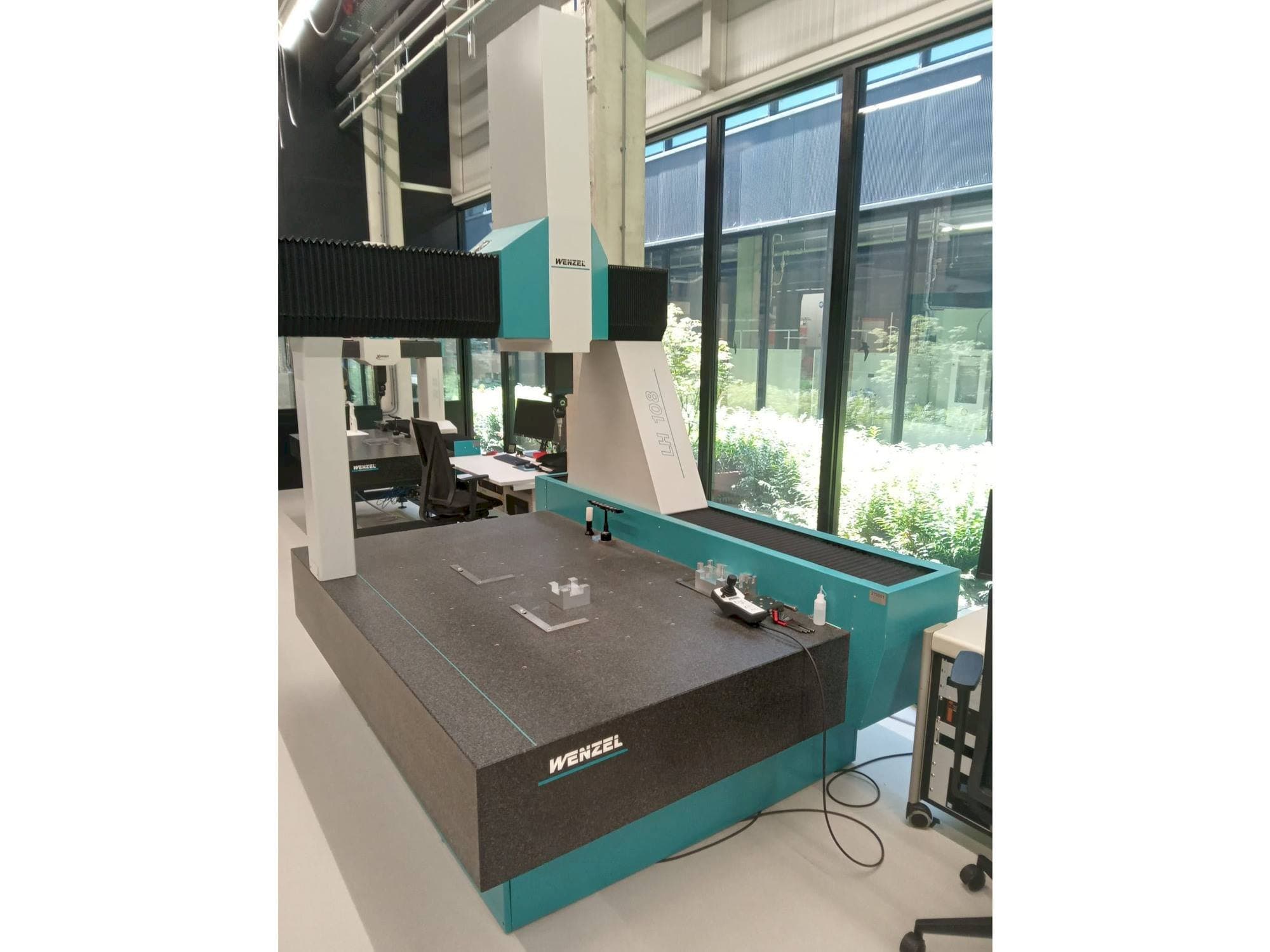 Masina Wenzel LH-108 eestvaade