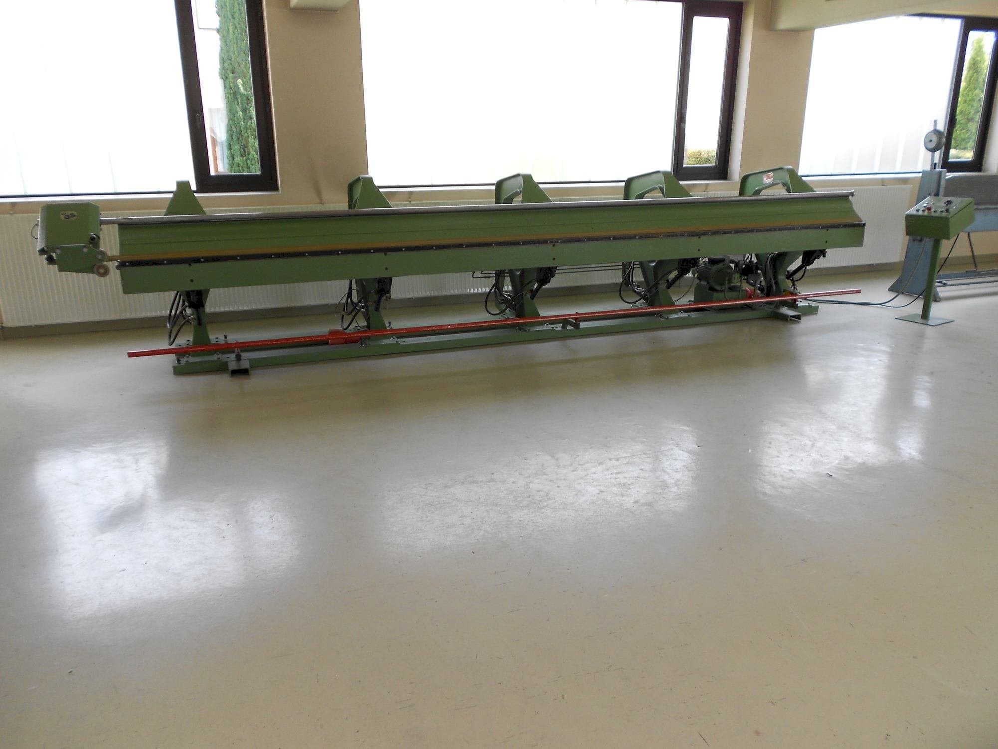 Masina Biegmeister BMTH 6.125 eestvaade