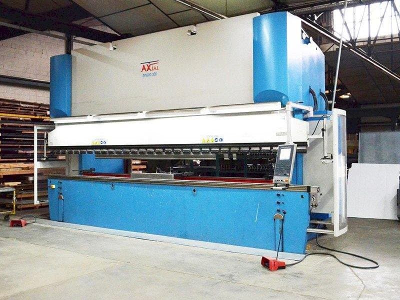 Masina Axial SYNCRO 356 eestvaade