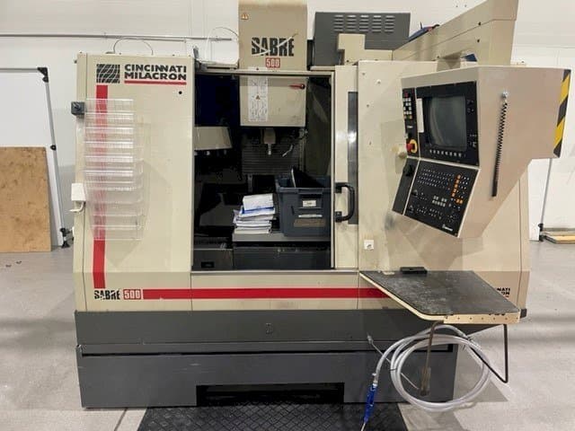 Masina Cincinnati Milacron Sabre 500 eestvaade