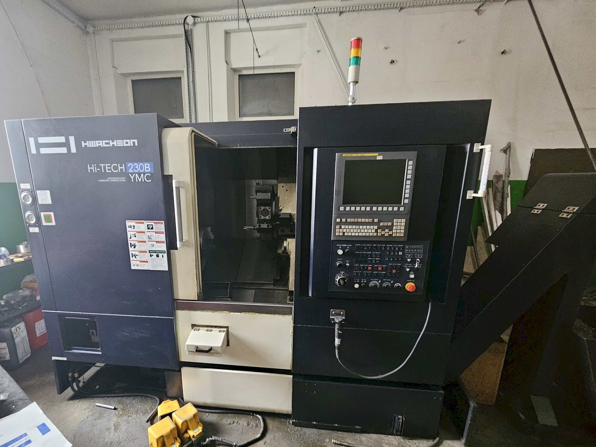 Masina HWACHEON HI-TECH 230B YMC eestvaade